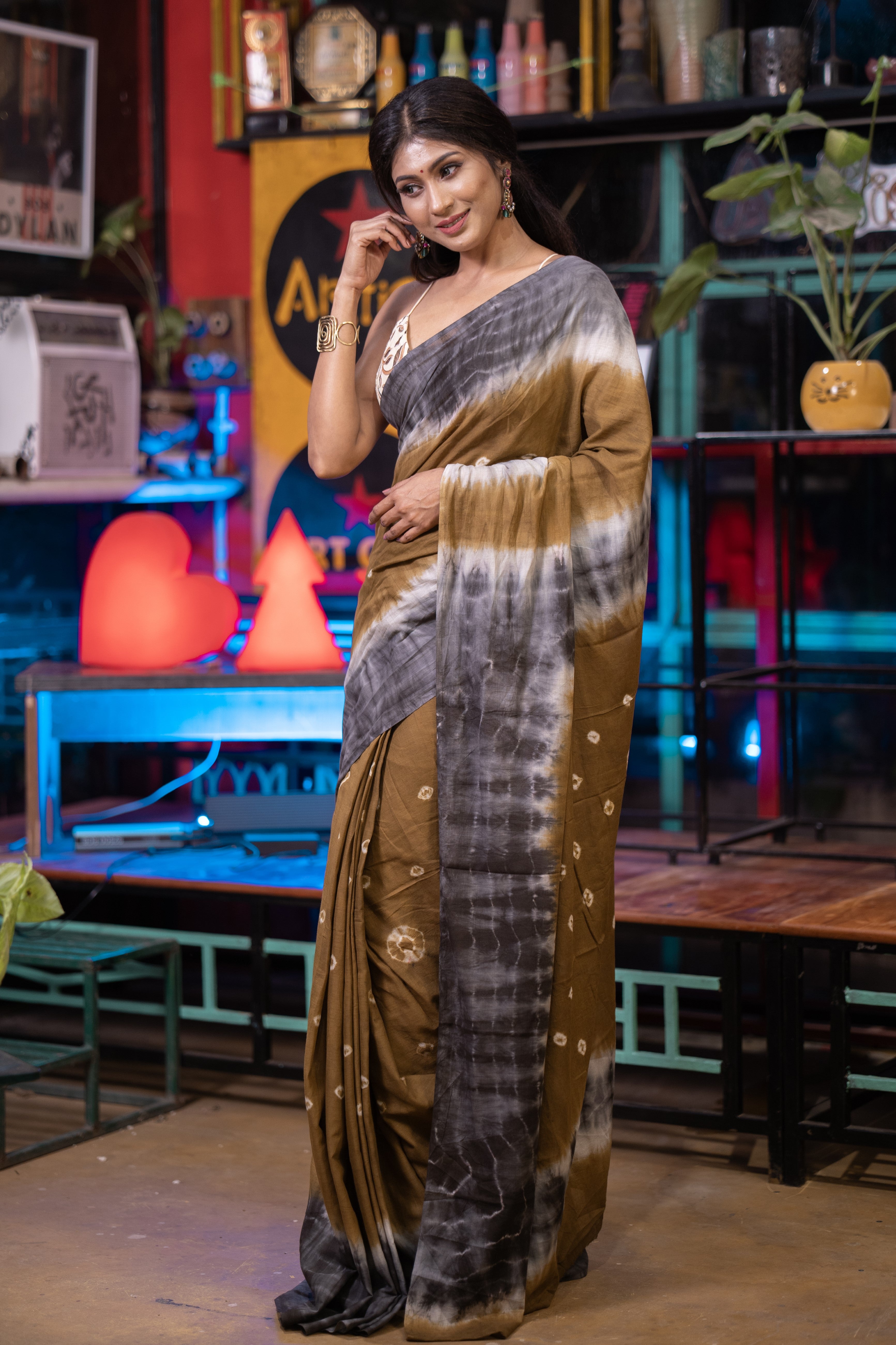 Ash brown Bandhani Mulmul Cotton Saree with blouse piece