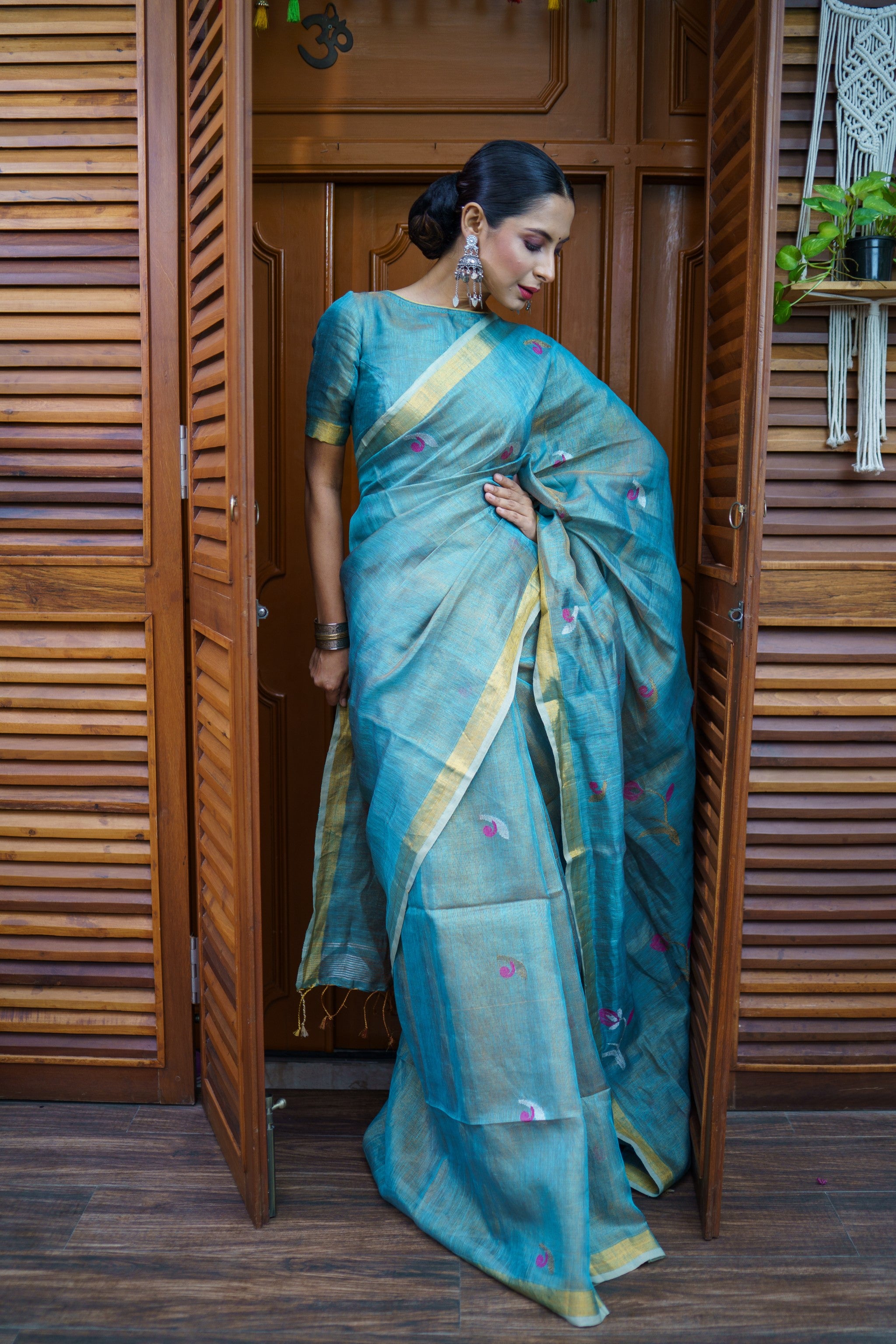 Baby Blue Dual Tone Handwoven Tissue Linen Saree with Tulip Motifs