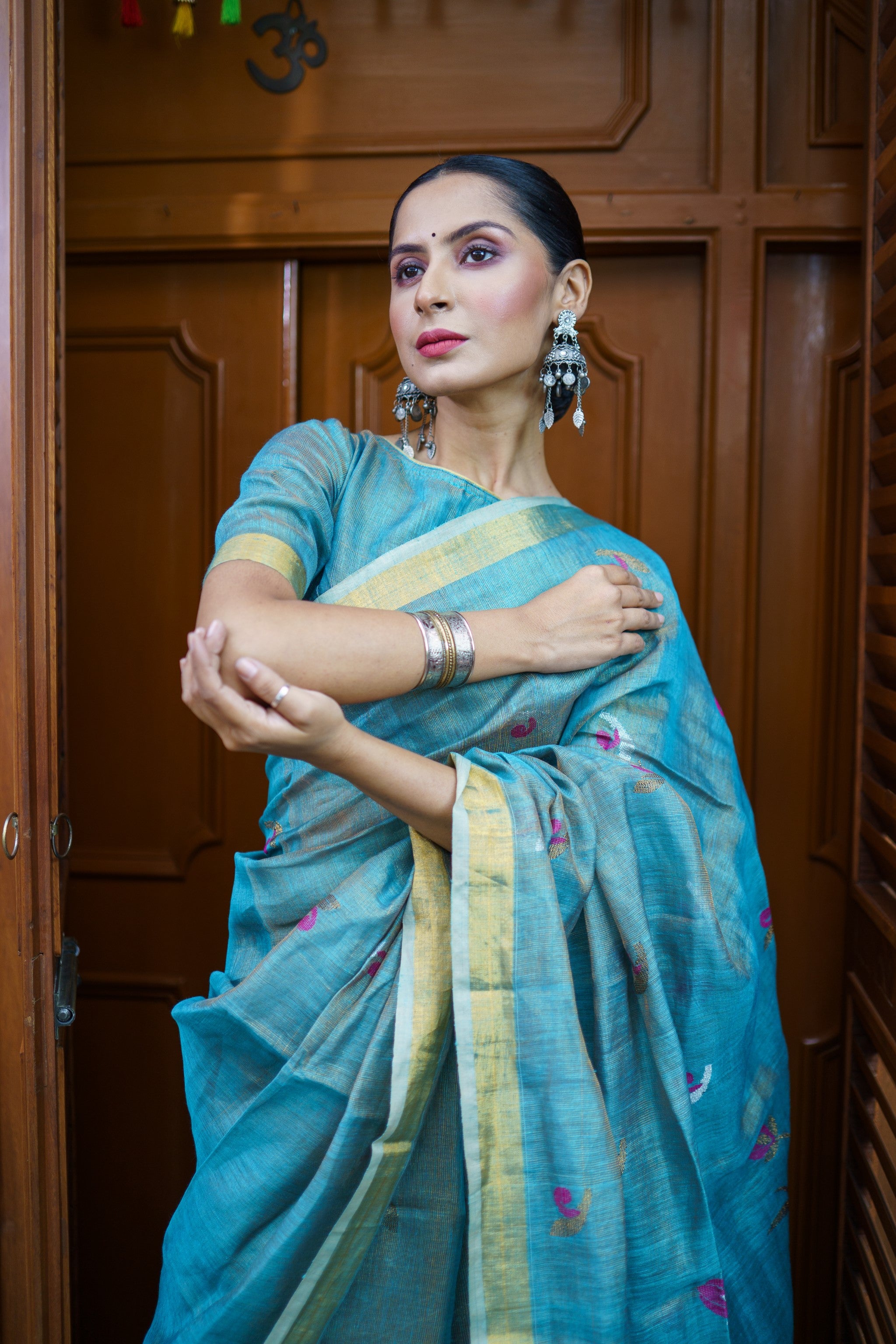 Baby Blue Dual Tone Handwoven Tissue Linen Saree with Tulip Motifs