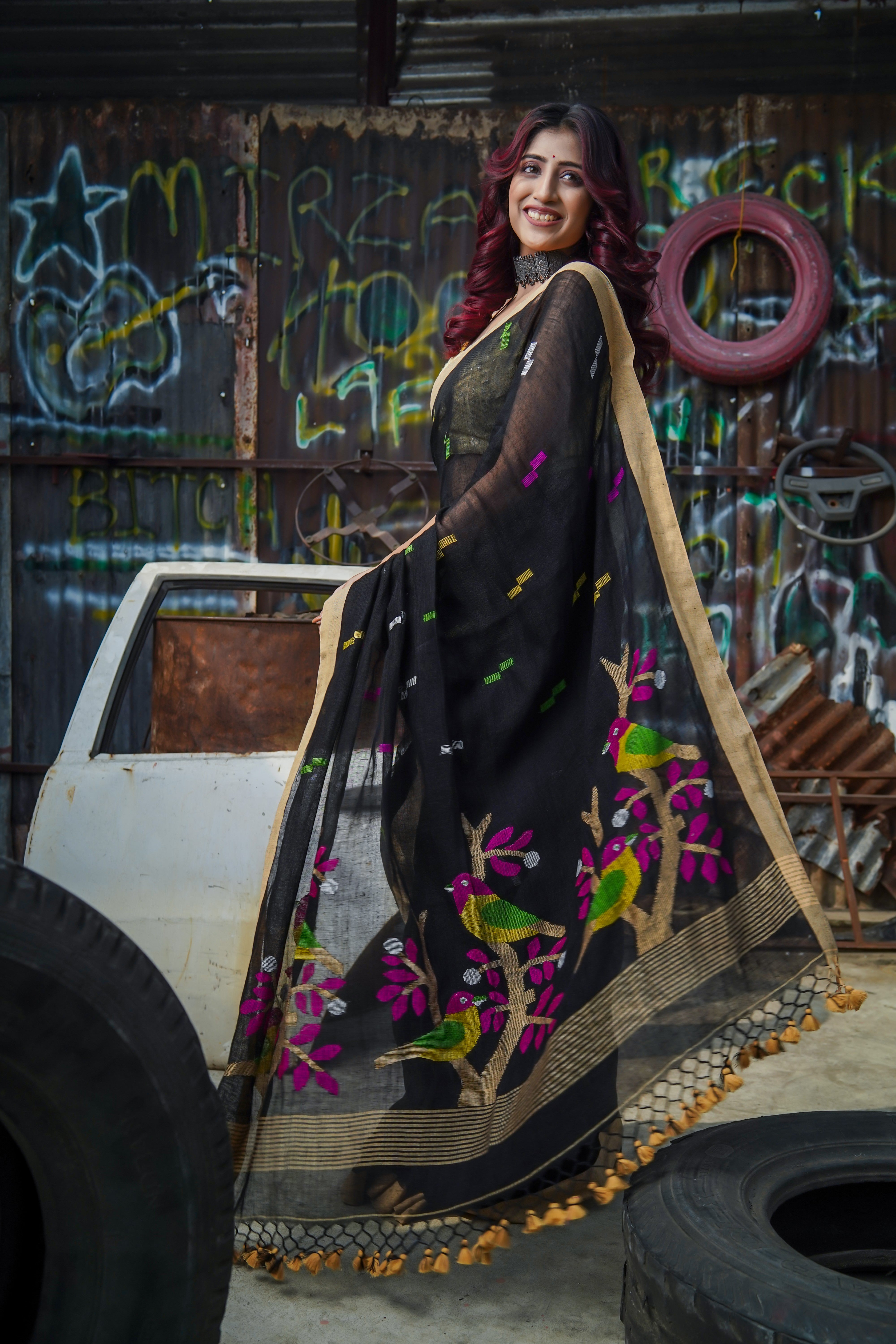 Birds Hand Weaving Linen Jamdani Saree-Black