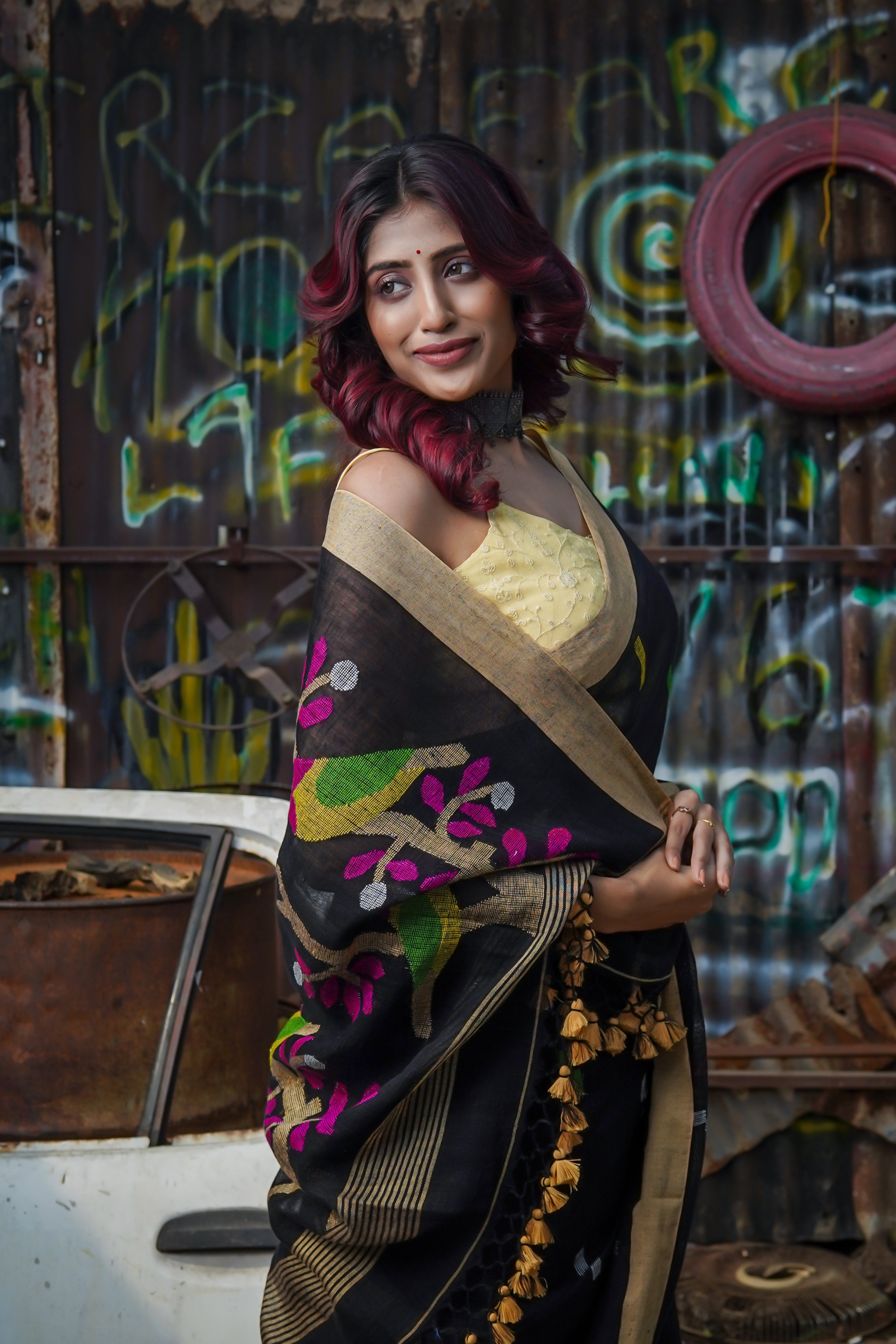 Birds Hand Weaving Linen Jamdani Saree-Black