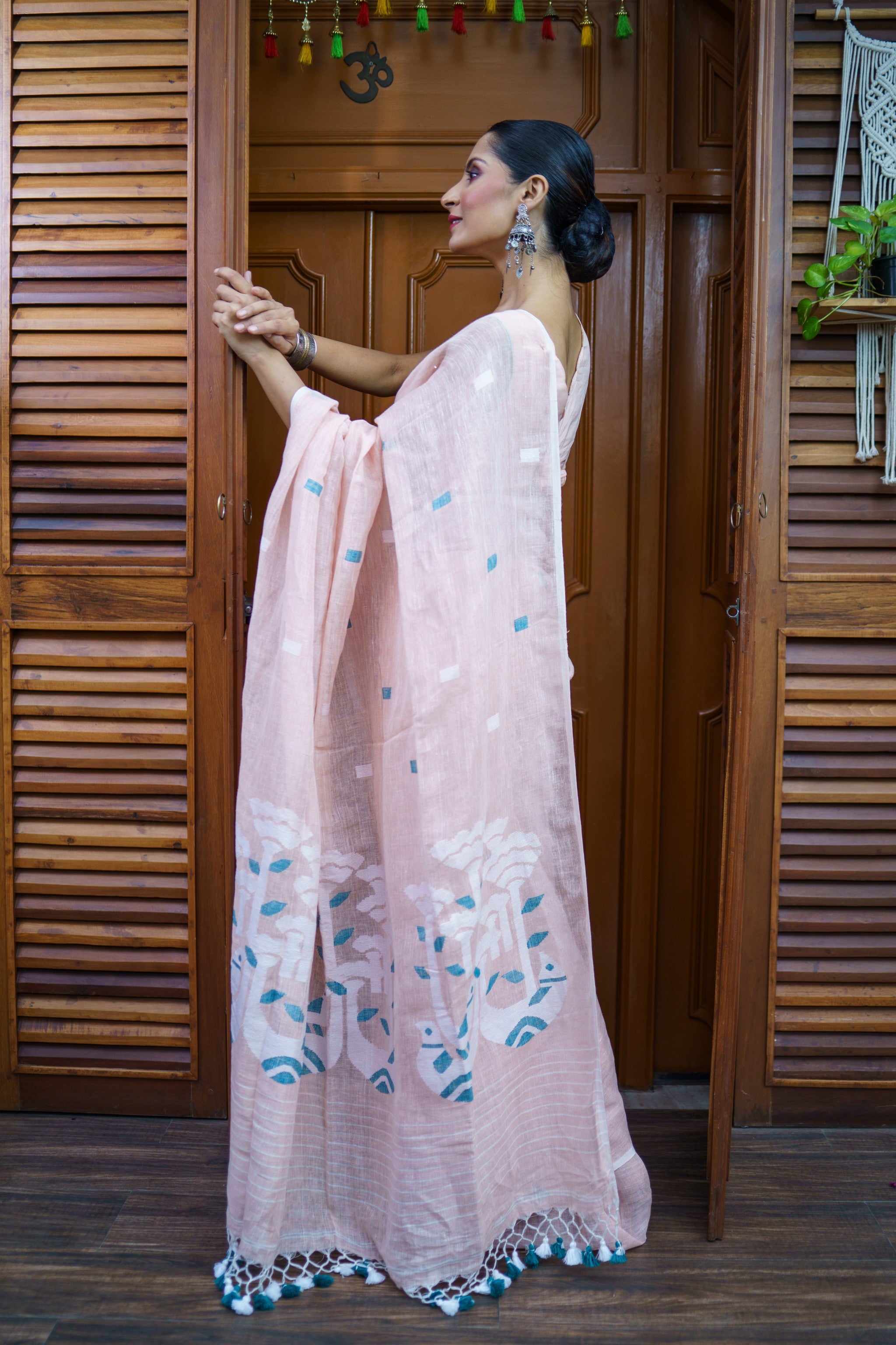 Champagne Handwoven Linen Jamdani Saree with Bird Motifs