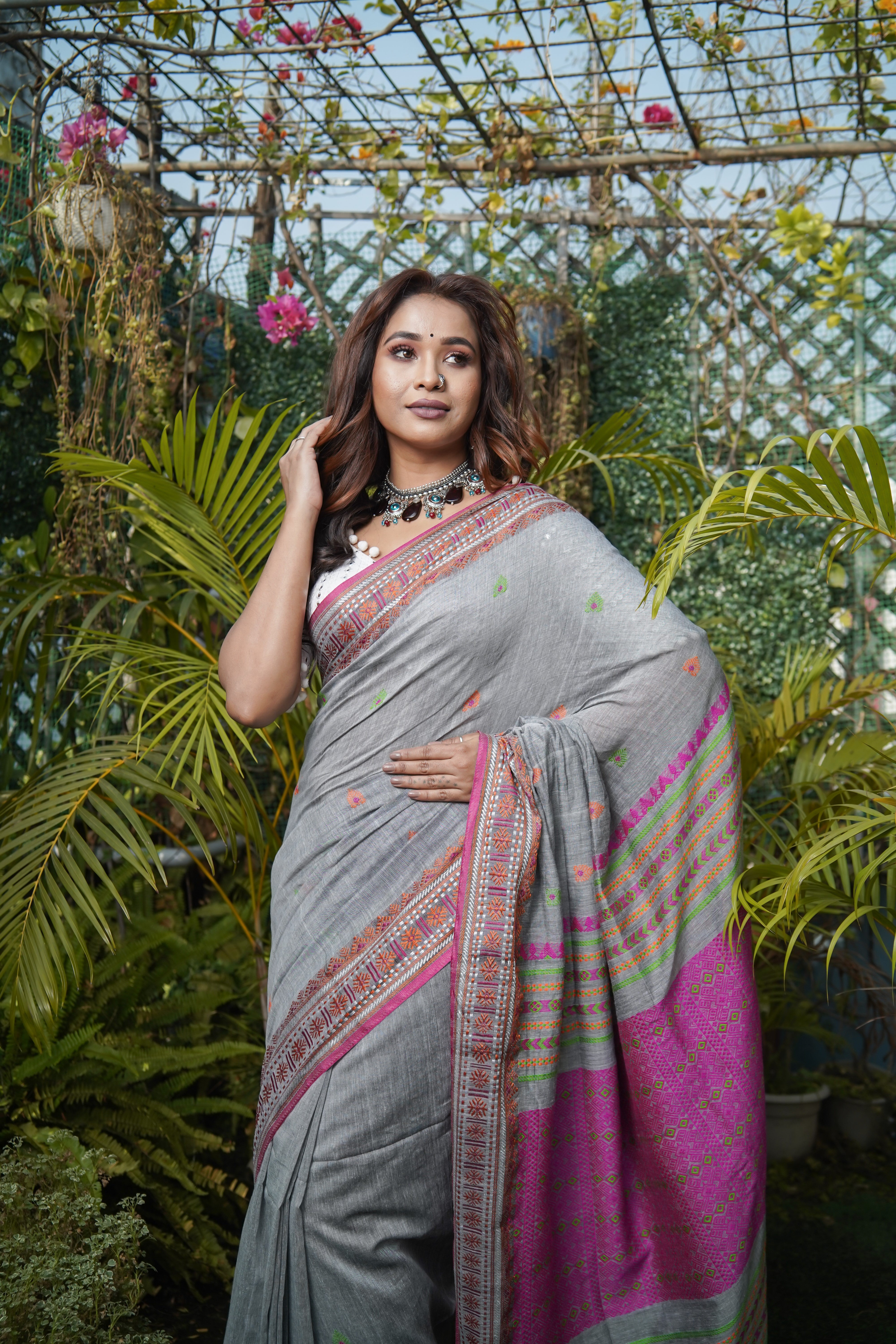 Grey Pure Masrise Cotton Hand Weaving Buti saree with contrast blouse piece