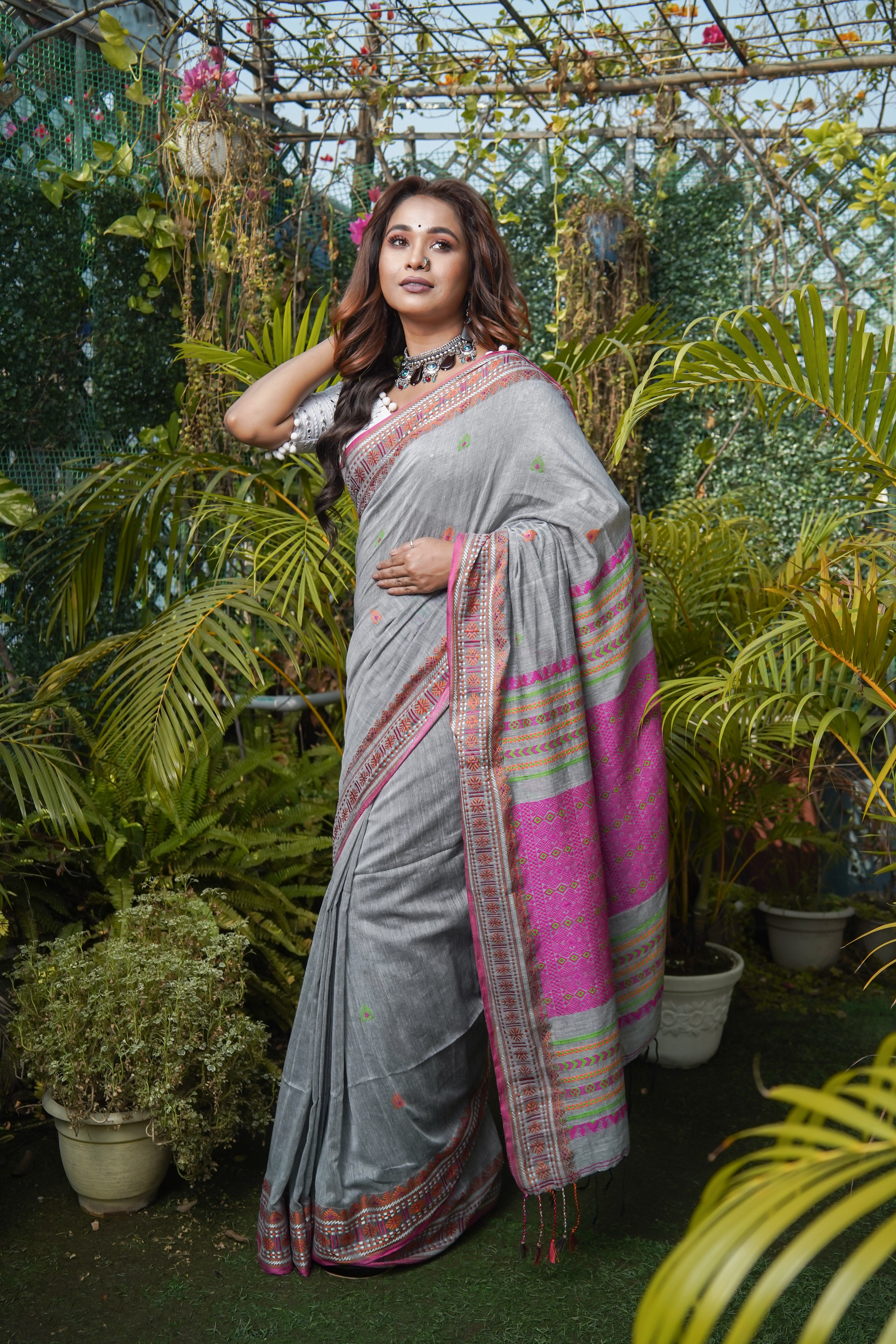 Grey Pure Masrise Cotton Hand Weaving Buti saree with contrast blouse piece