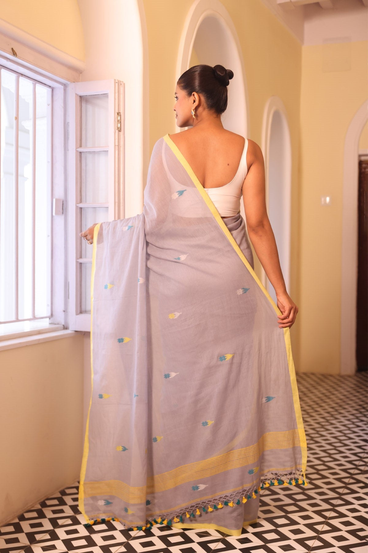 Grey Floral Handwoven Pure Mulmul Cotton Saree