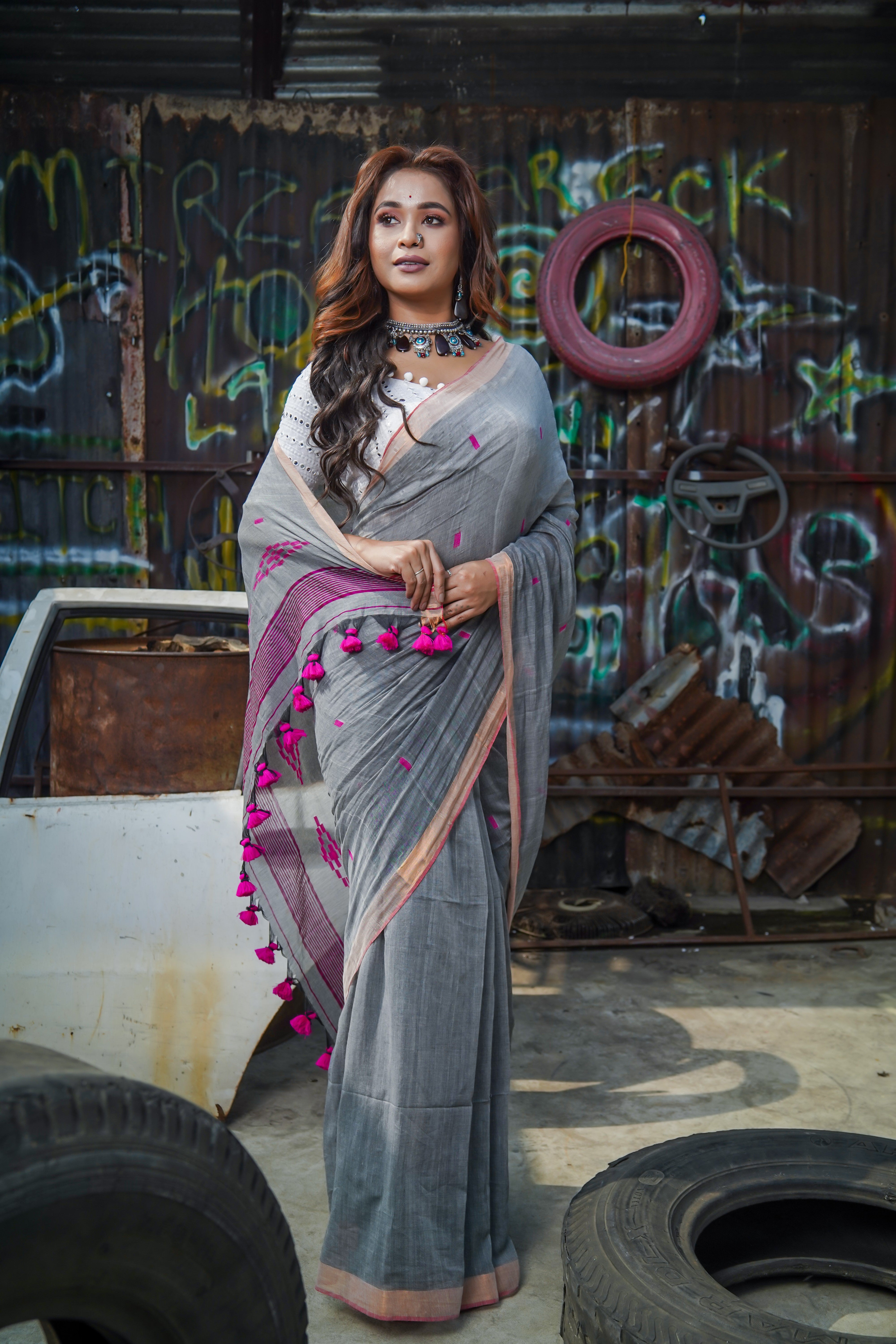 Grey Hand Weaving Mul Mul Cotton Saree