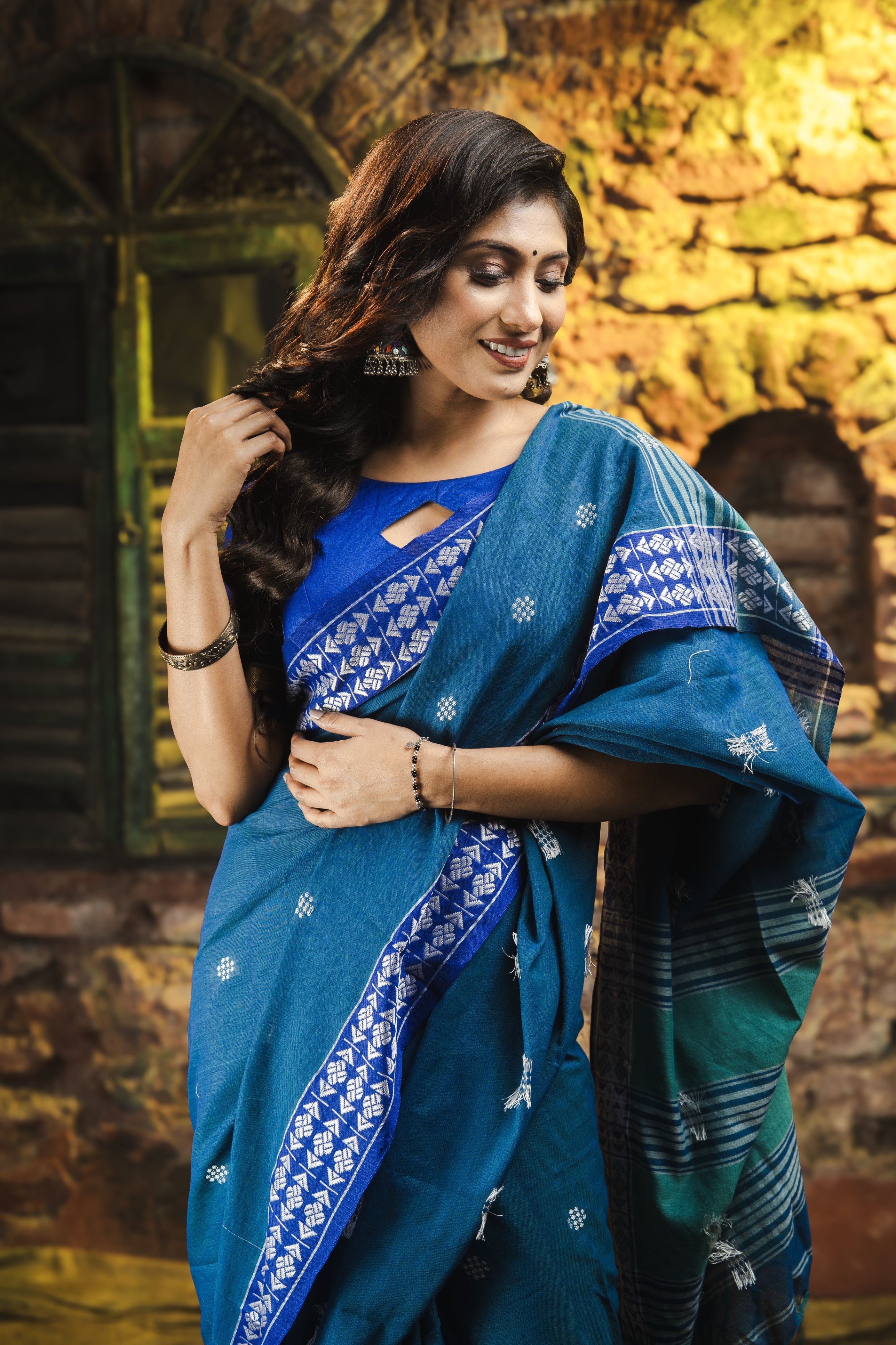 Classic blue Handweaving Pure Cotton Saree with blouse piece