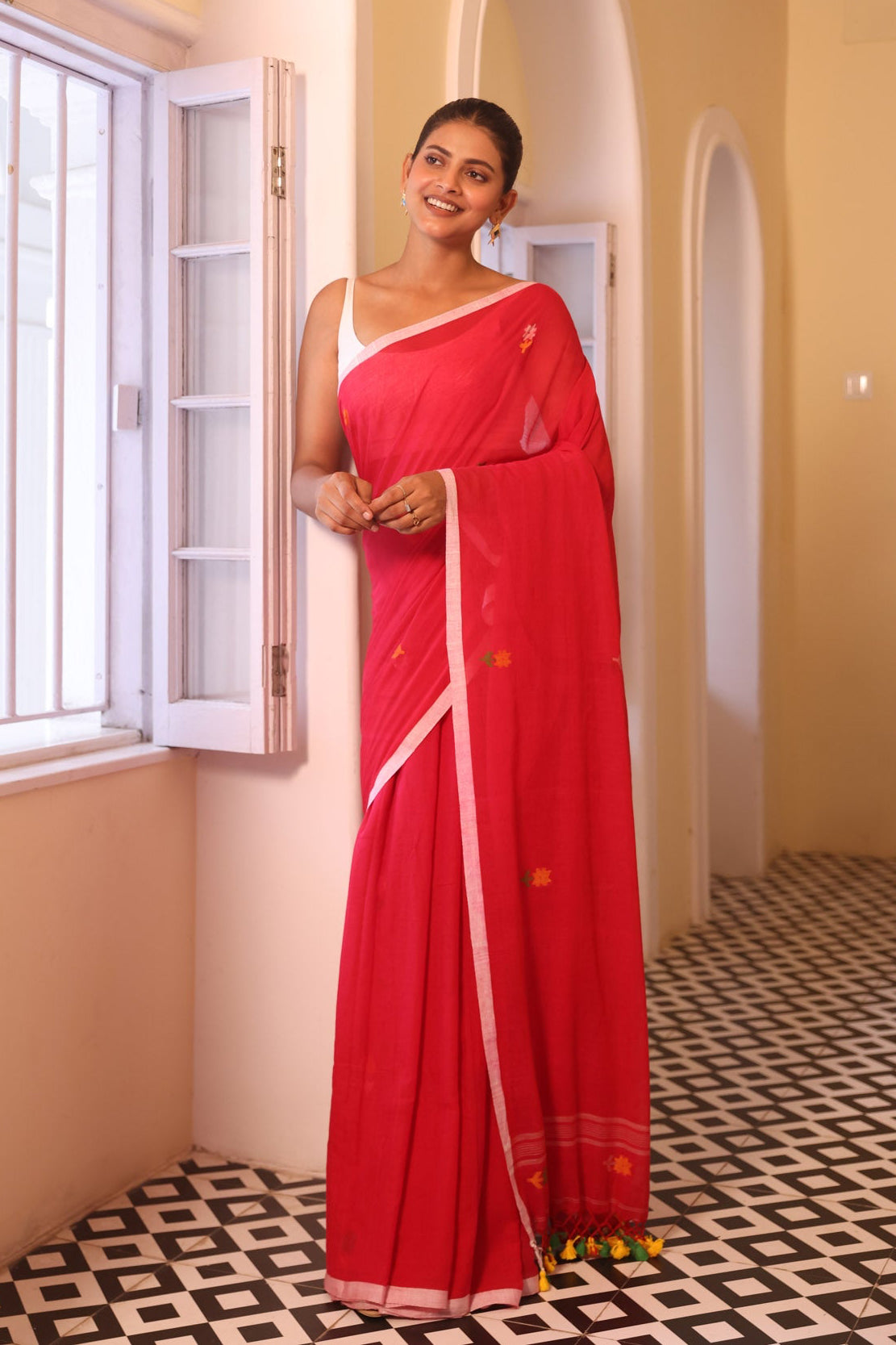 Red Hand Weaving Mul Mul Cotton Saree