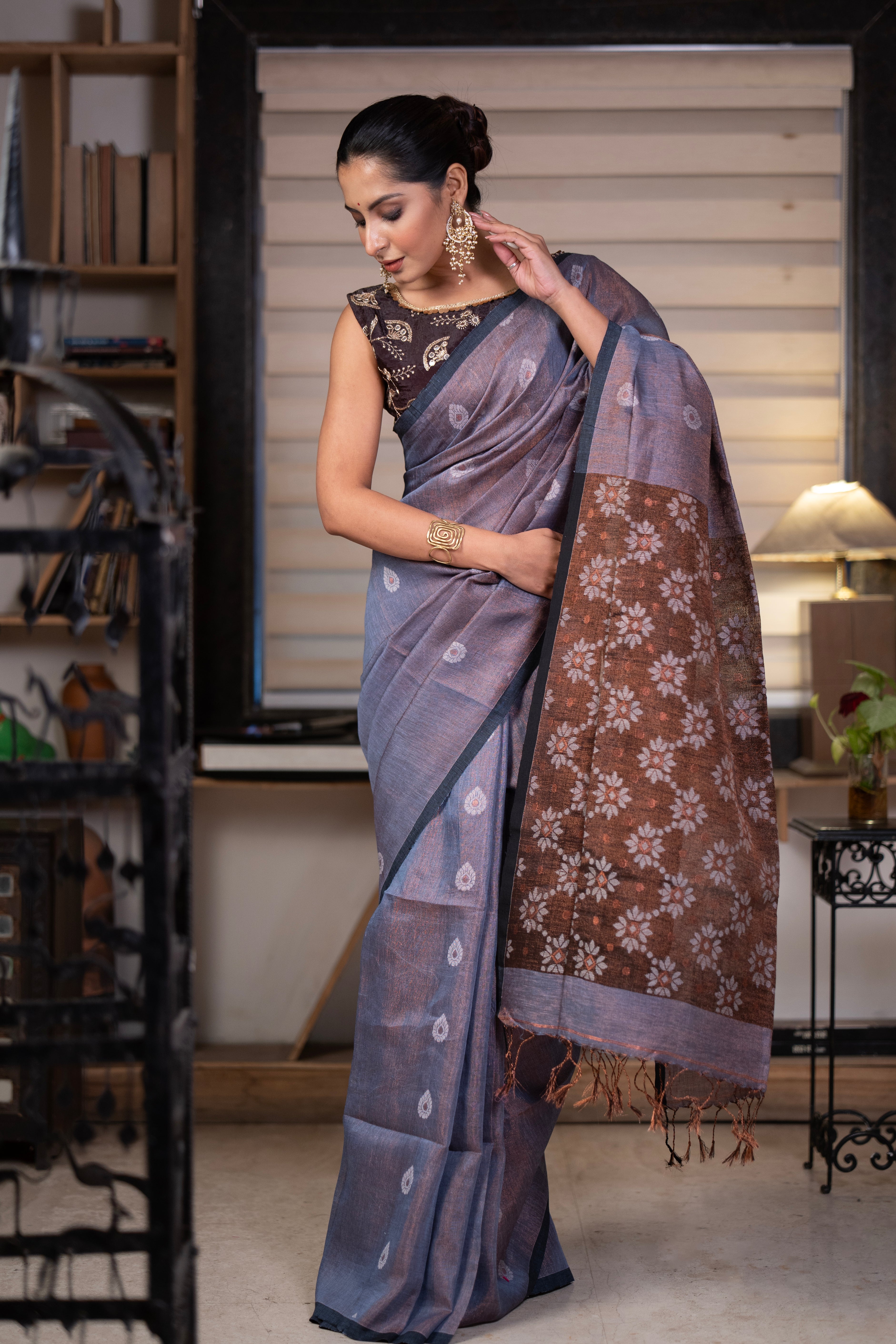 Temepered Grey pure tissue Mina linen handwoven jamdani saree
