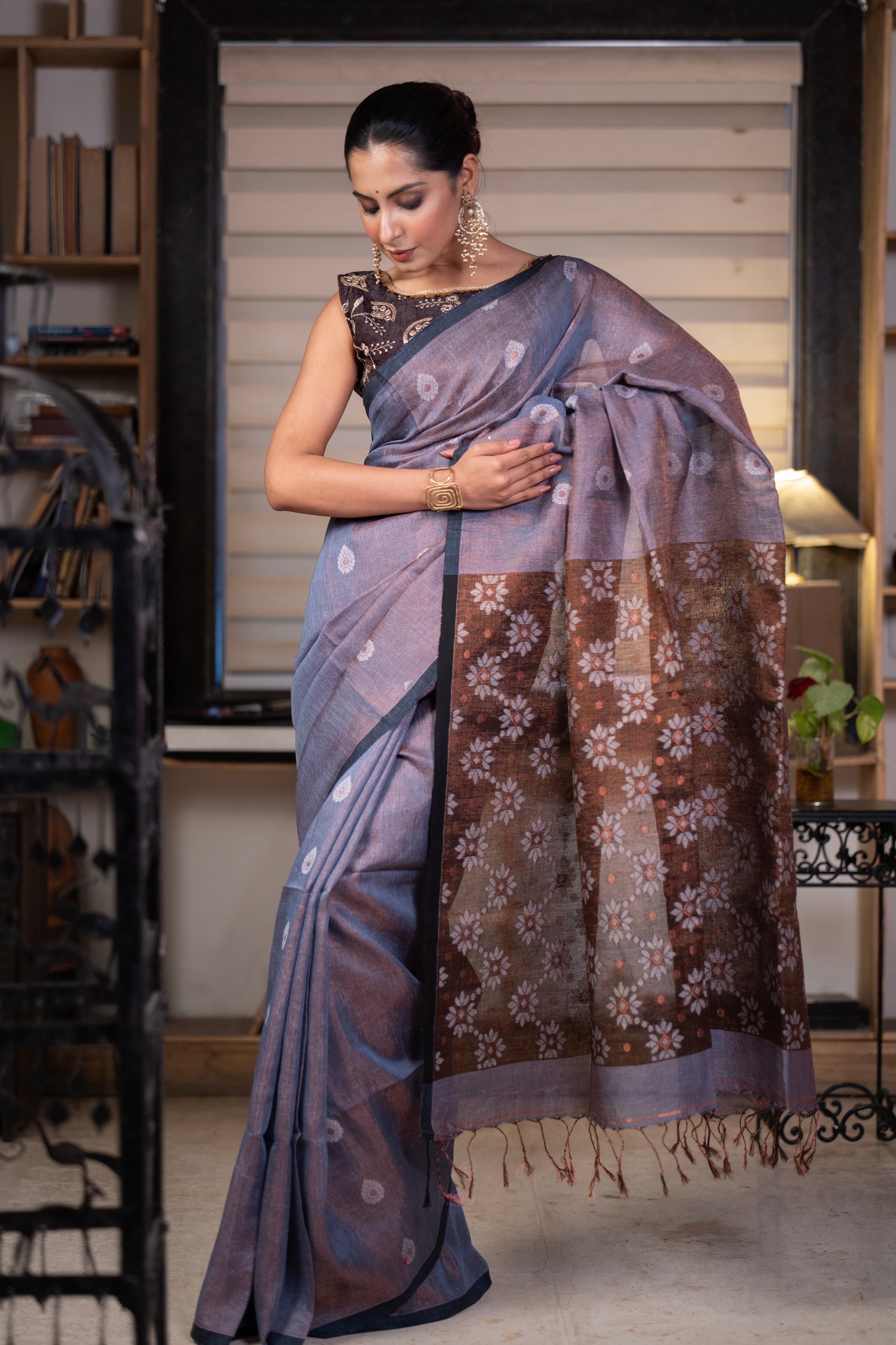 Temepered Grey pure tissue Mina linen handwoven jamdani saree