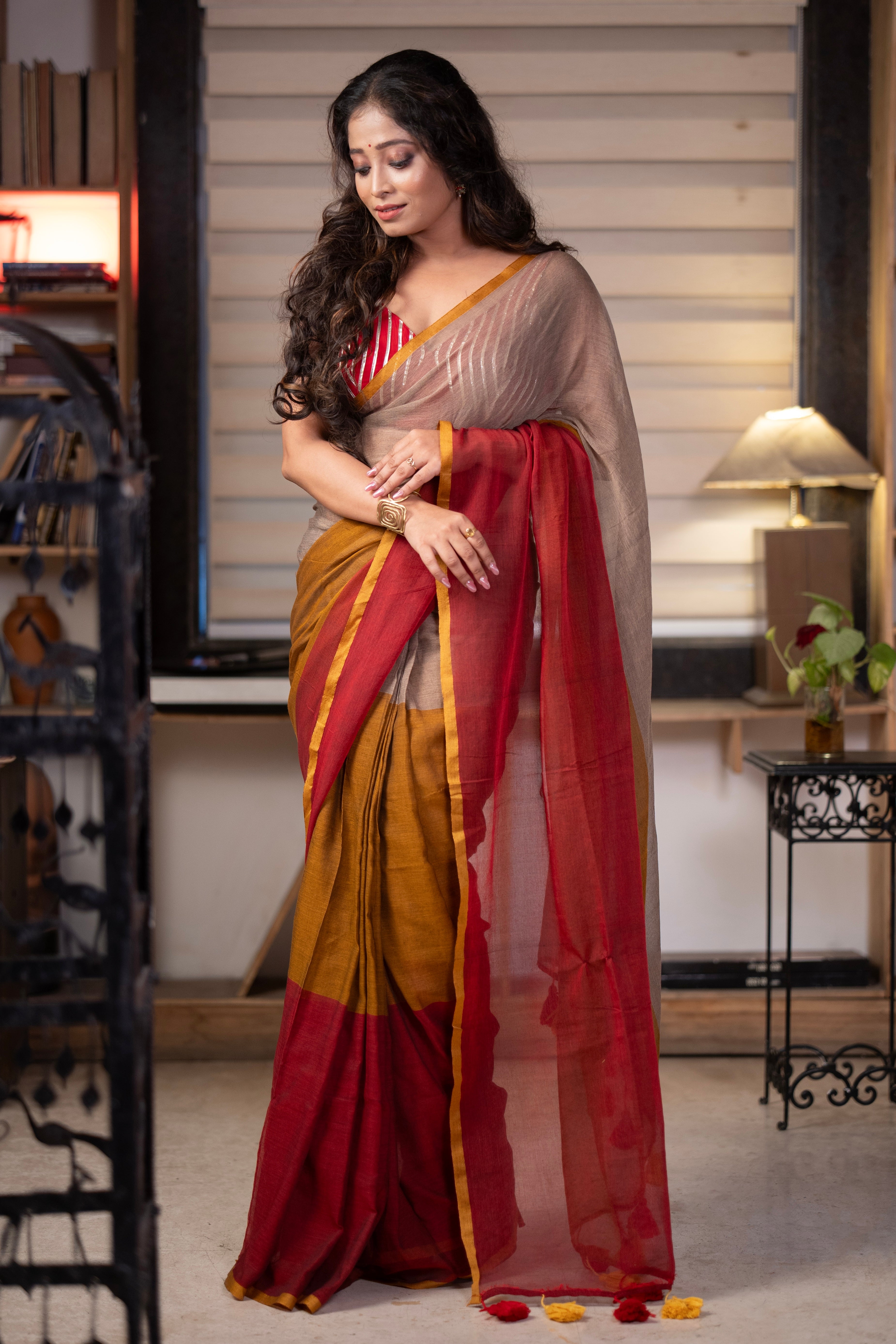 Maroon multicolour Mul Mul Cotton Saree with blouse piece