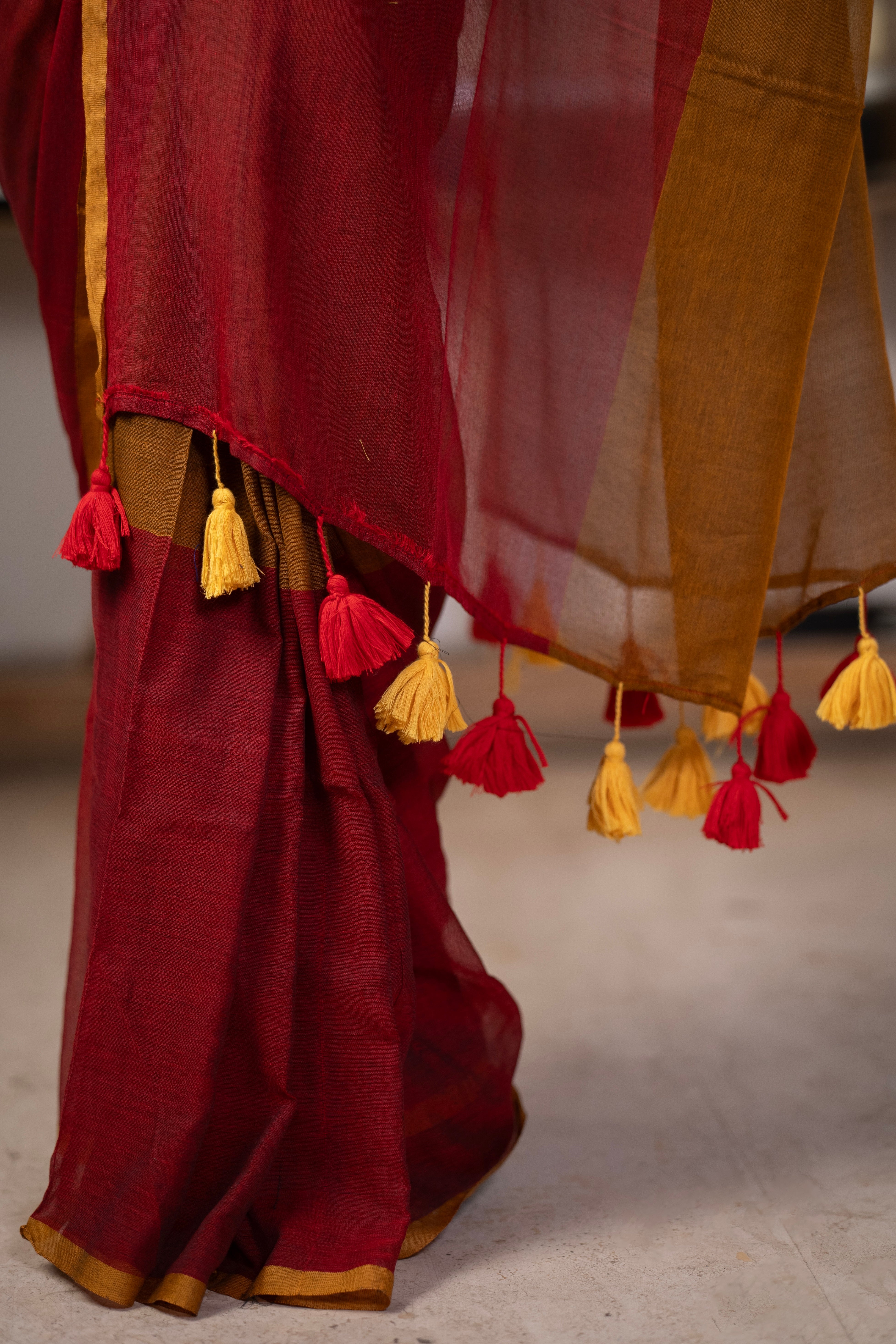 Maroon multicolour Mul Mul Cotton Saree with blouse piece
