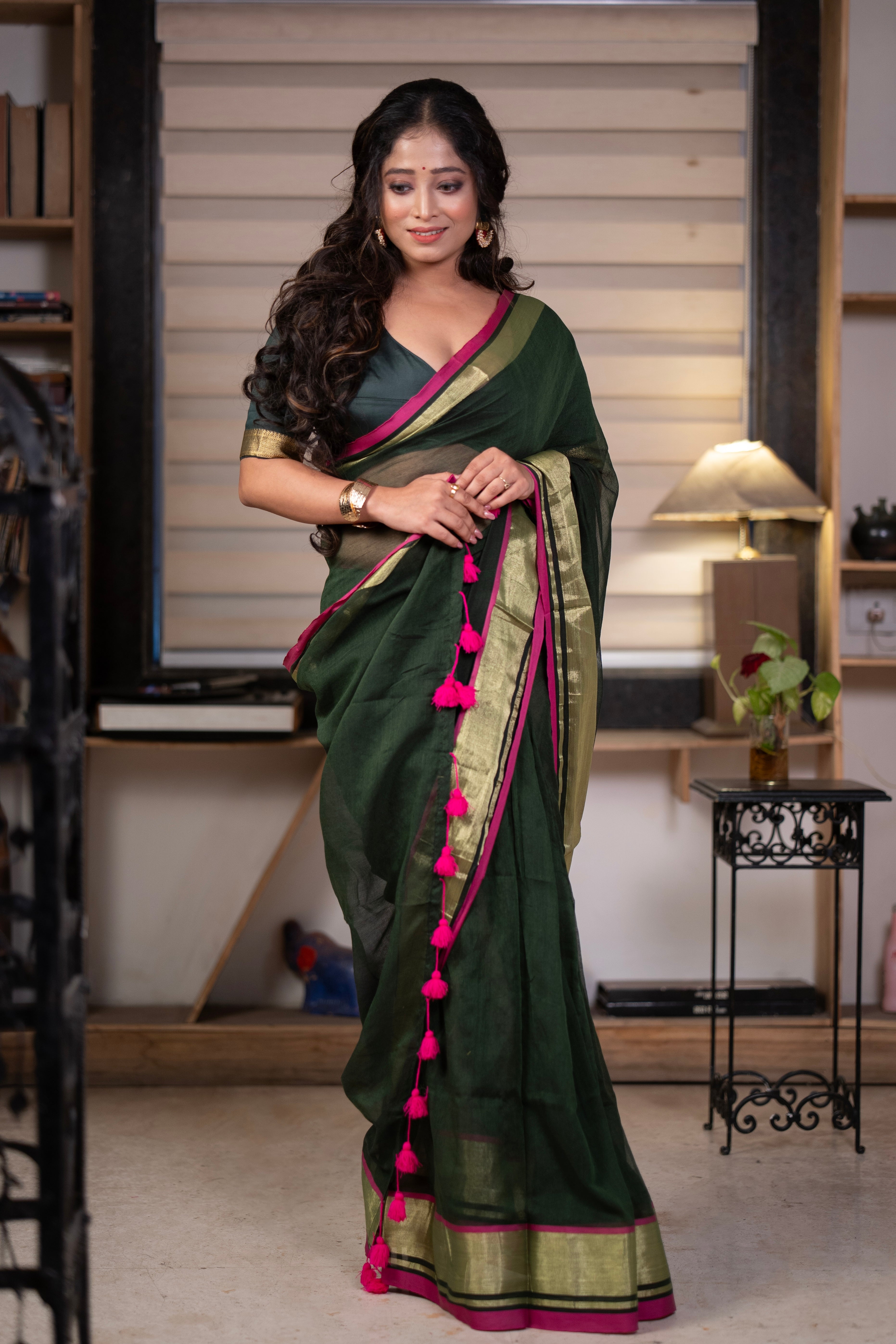 Green Mulmul Cotton Saree With Contrast Blouse