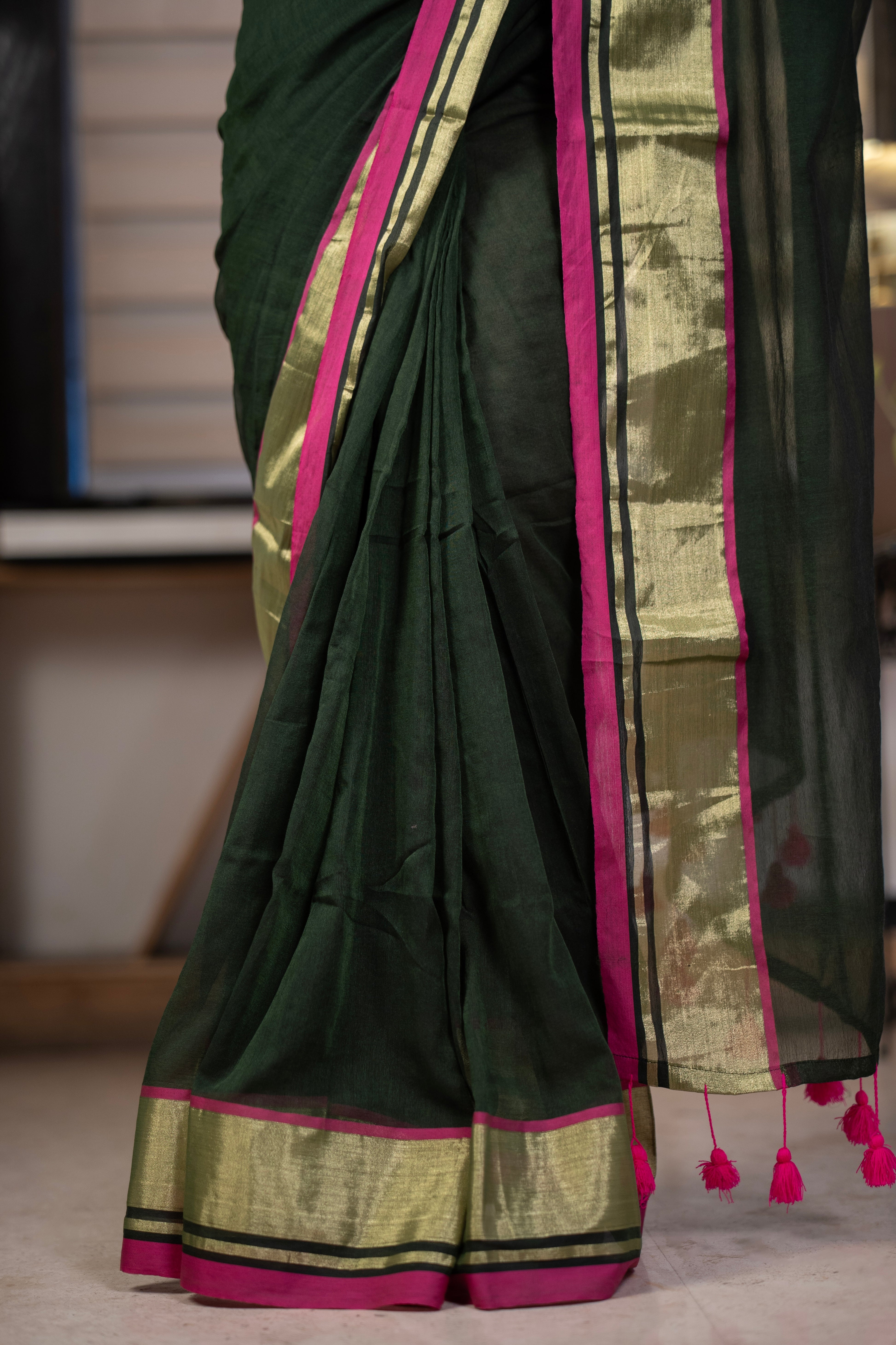 Green Mulmul Cotton Saree With Contrast Blouse