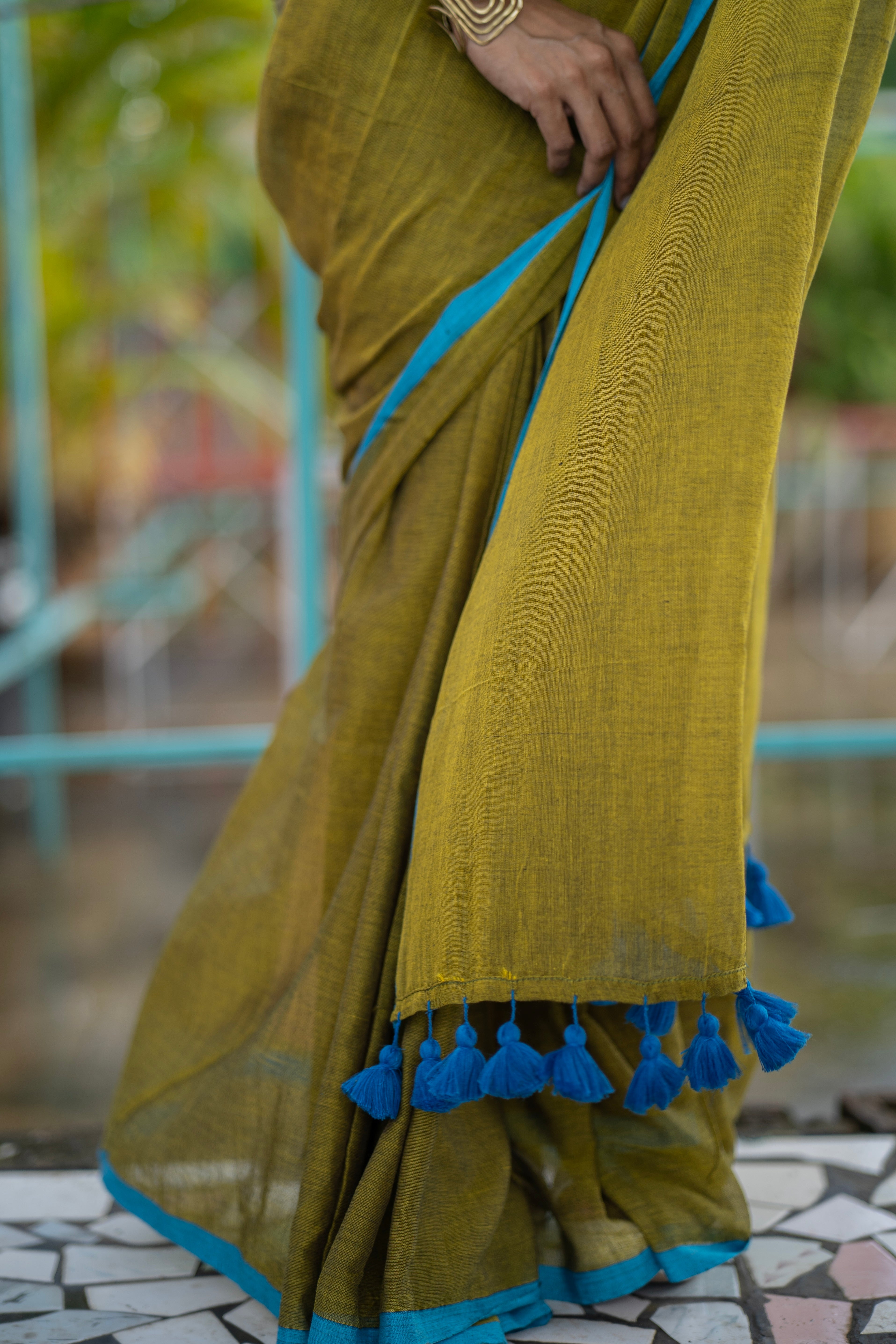 Olive green Mulmul Cotton Saree with Blouse piece