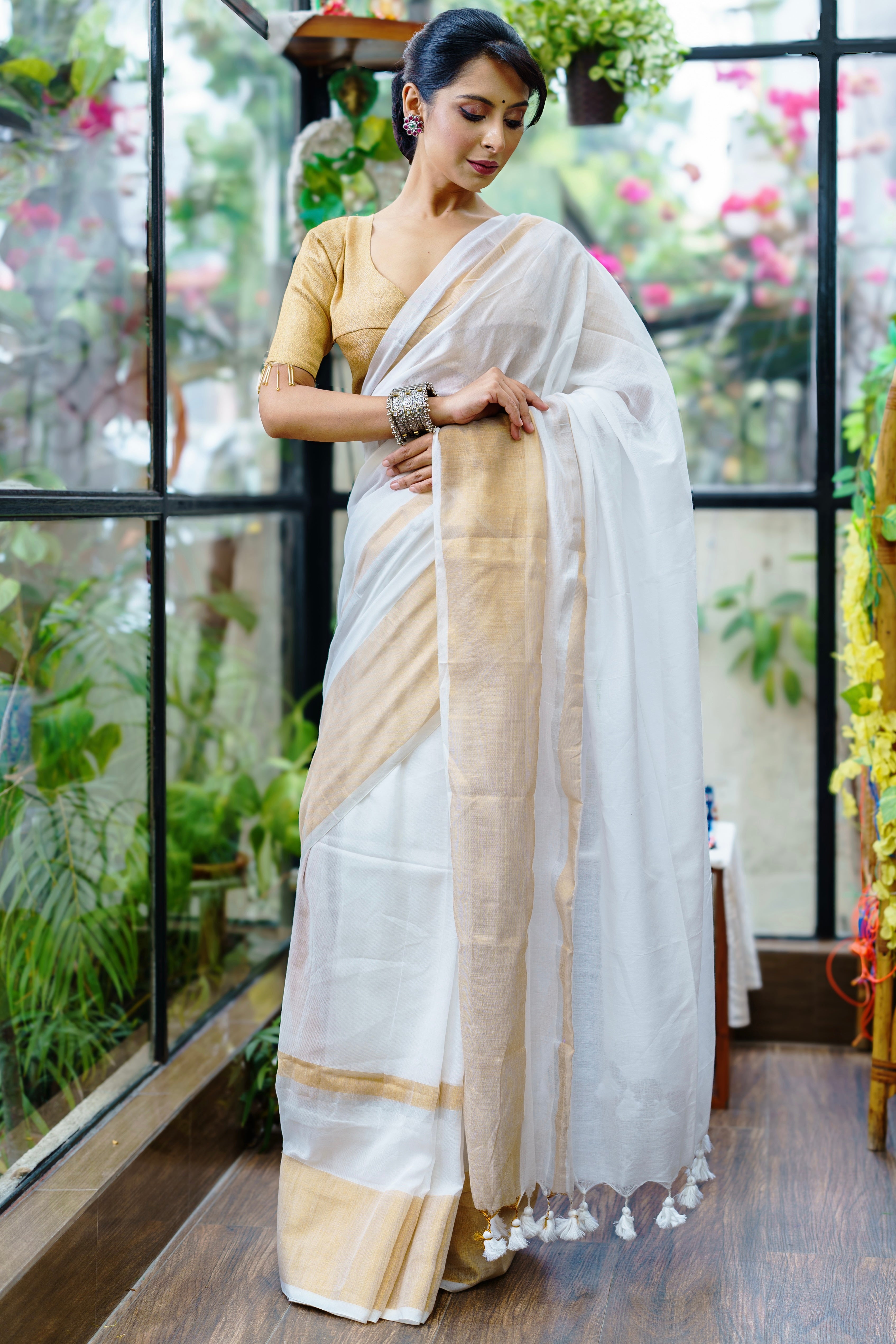 White golden and silver mahapaar mulmul cotton saree with blouse piece