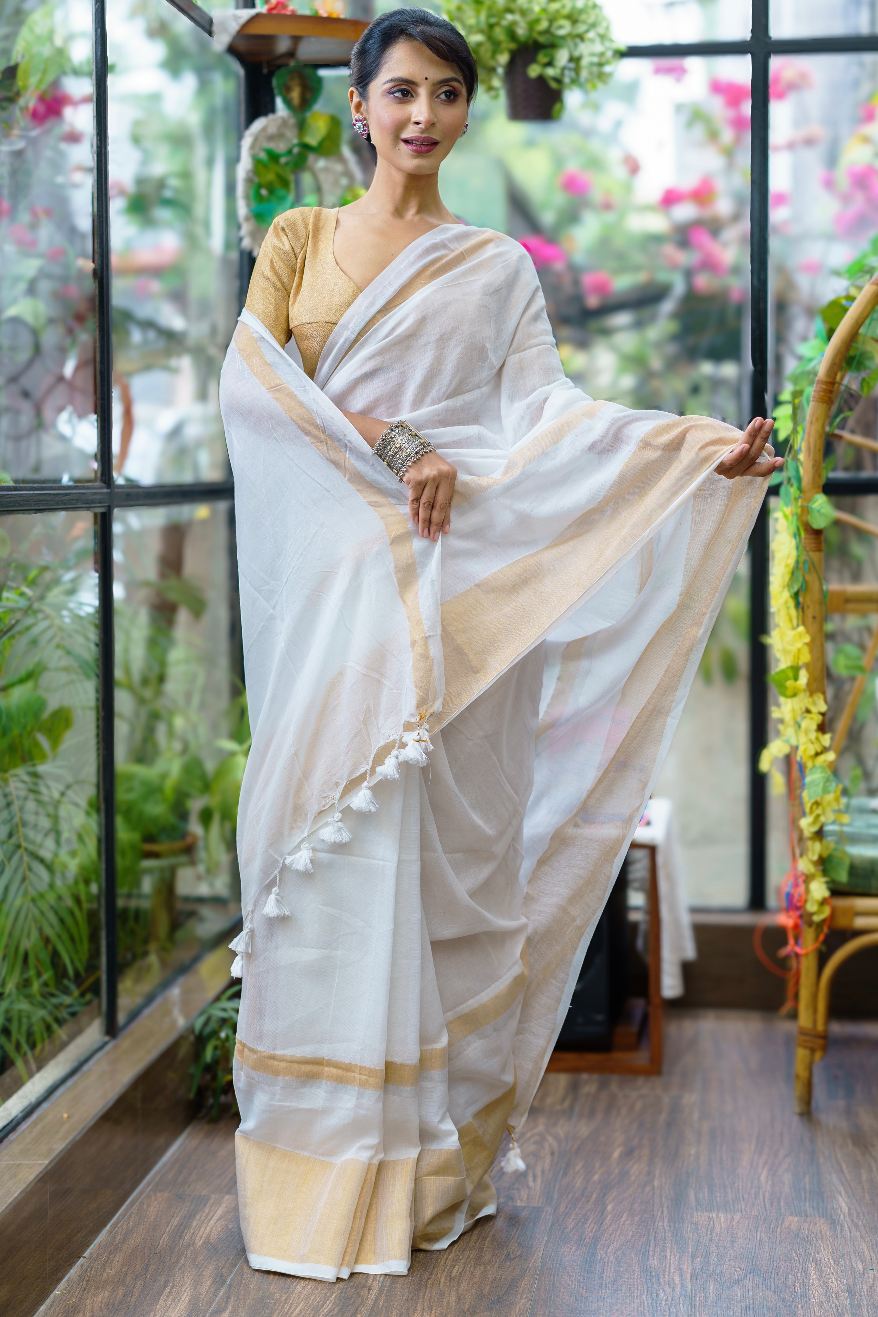 White golden and silver mahapaar mulmul cotton saree with blouse piece