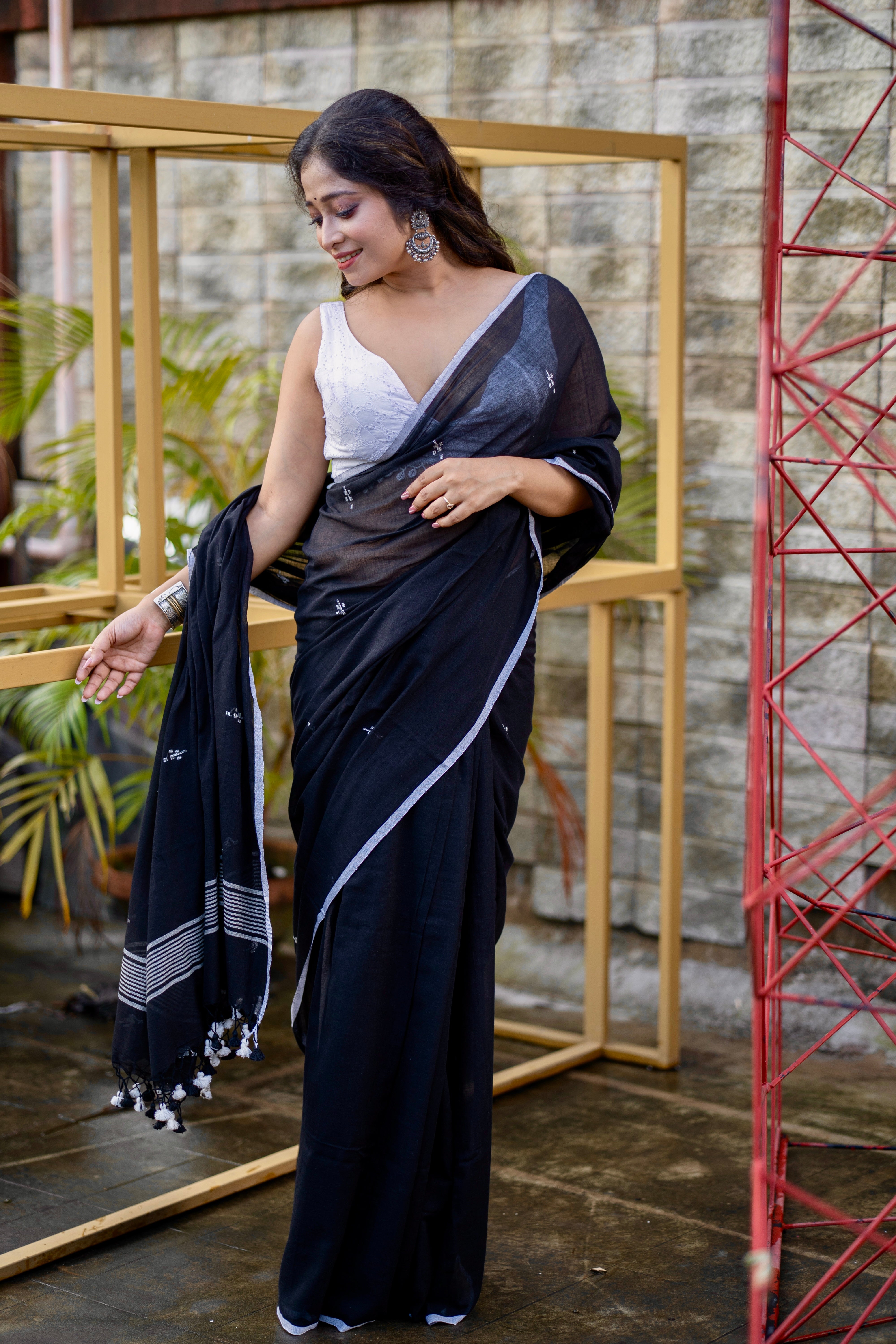 Hand Weaving Black Mul Mul Cotton Saree
