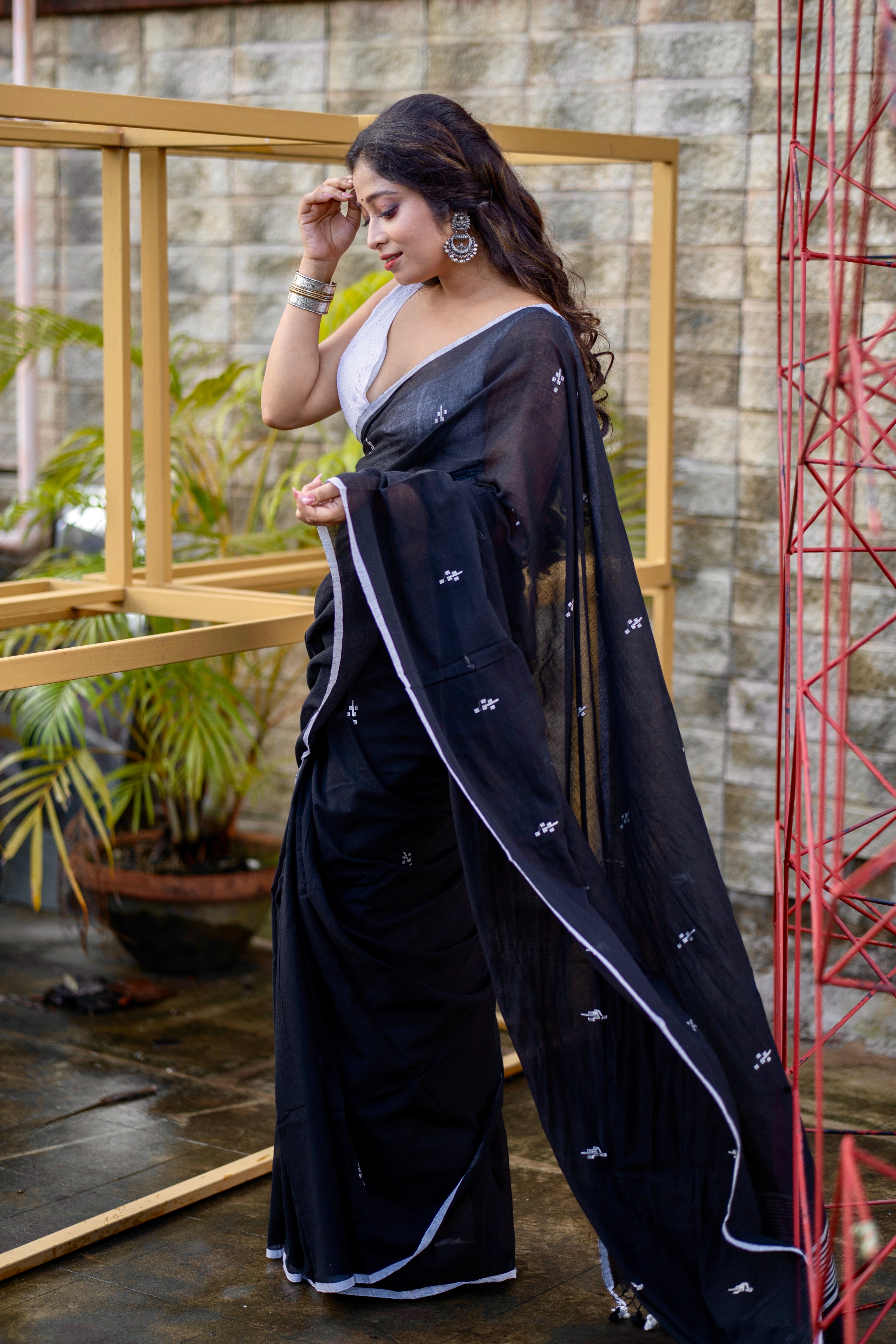 Hand Weaving Black Mul Mul Cotton Saree