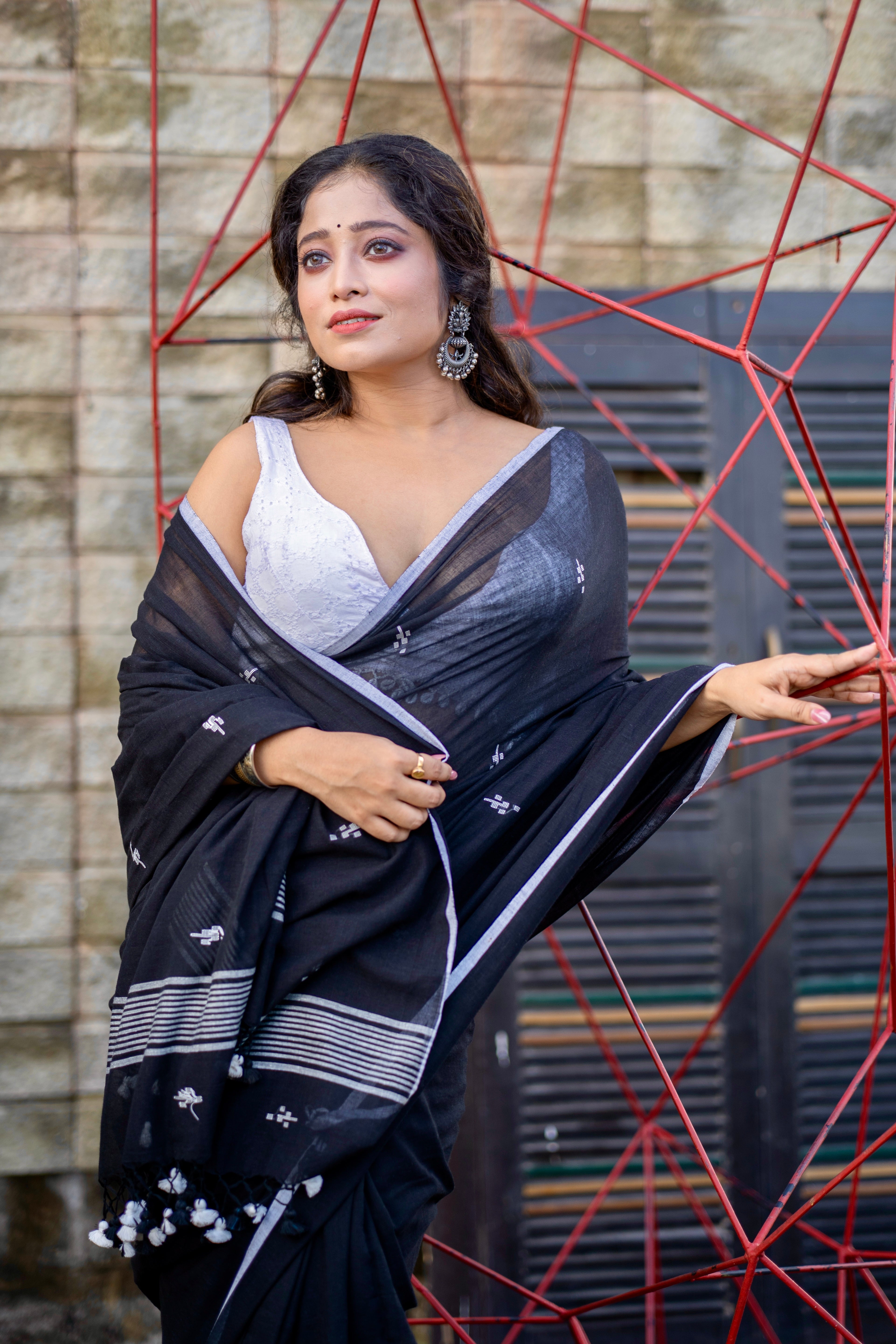 Hand Weaving Black Mul Mul Cotton Saree