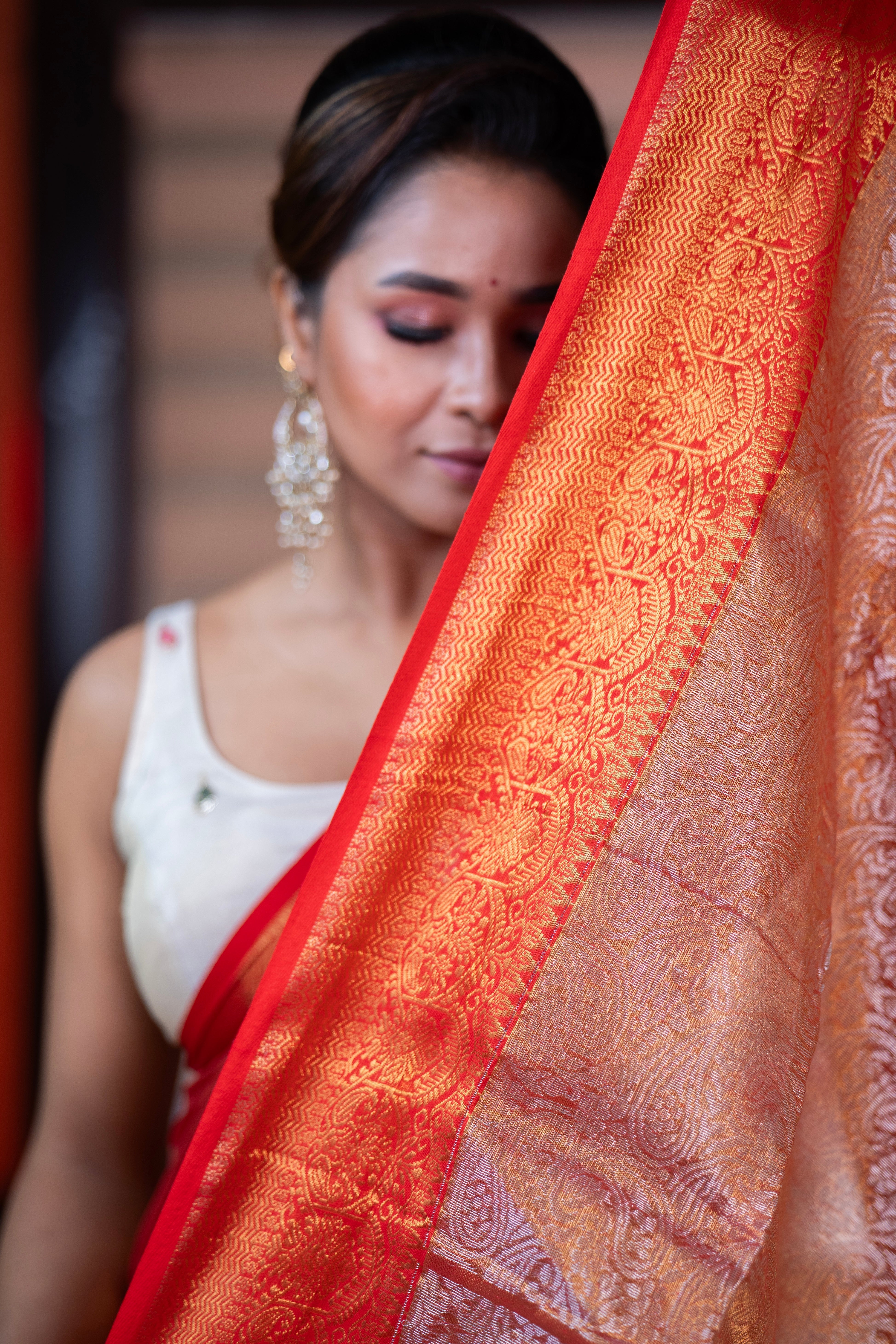 Metallic Orange dual tone Tissue Linen Handwoven Saree