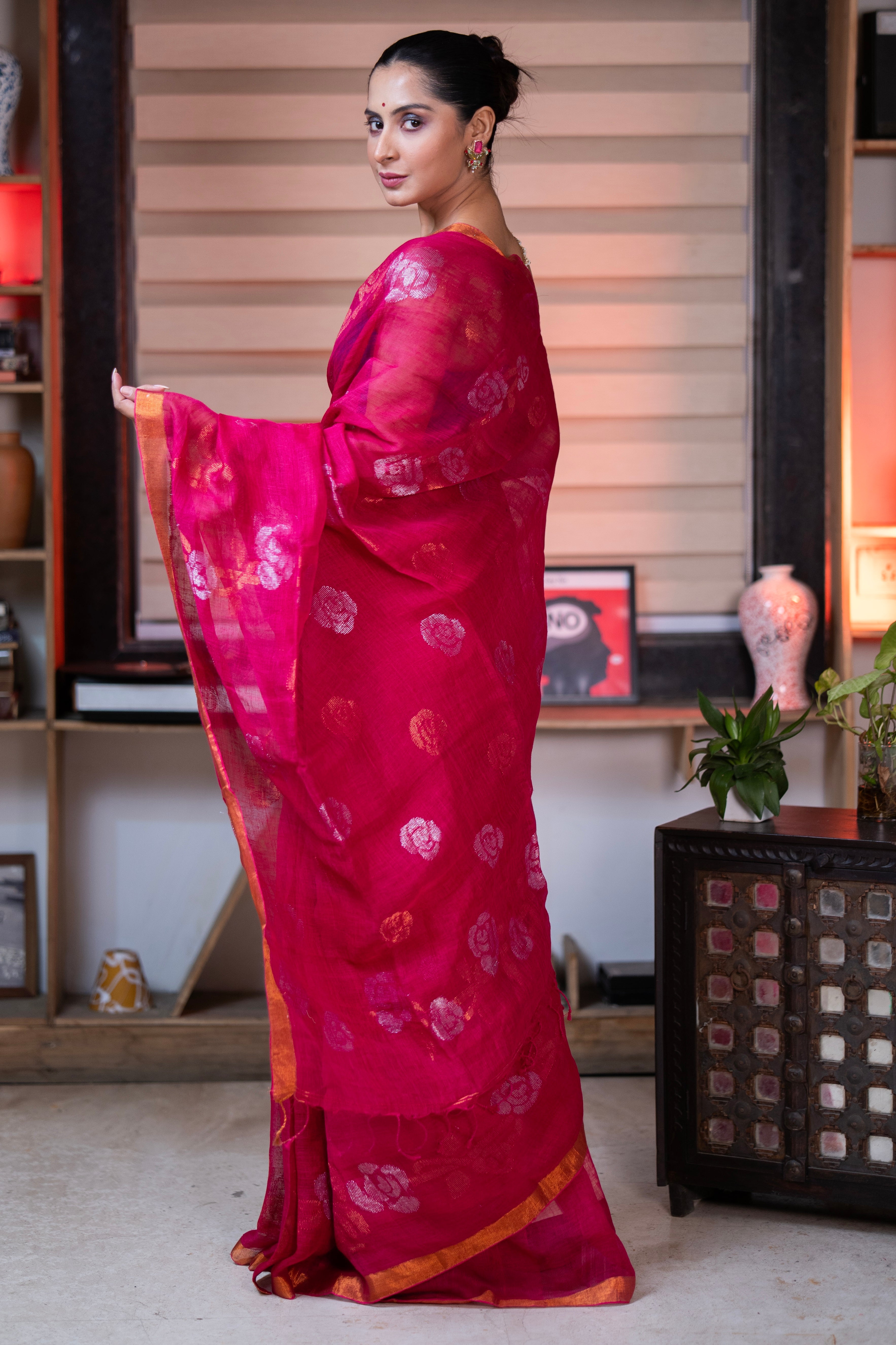 Rani Rose Linen Hand Woven Jamdani Saree