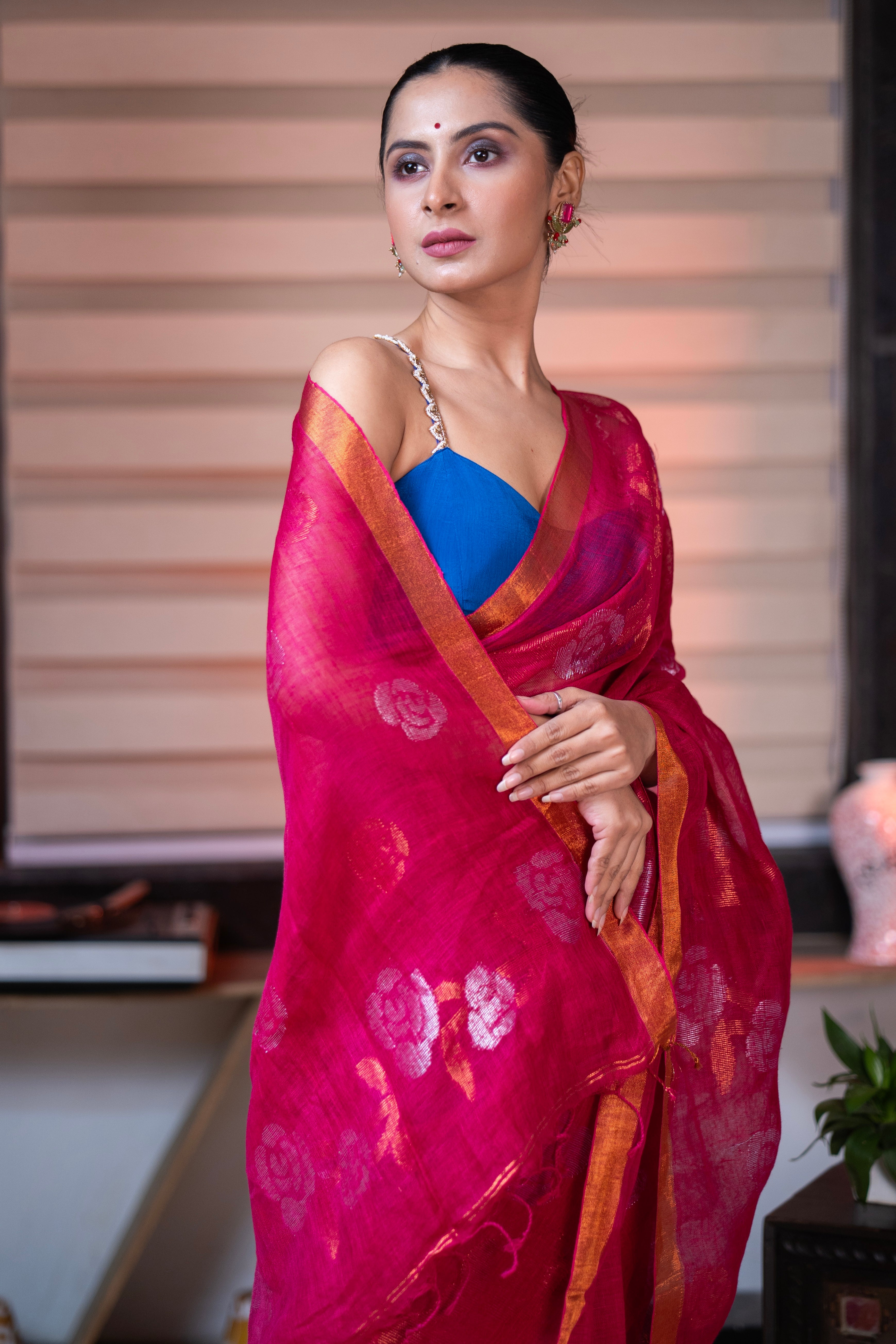 Rani Rose Linen Hand Woven Jamdani Saree