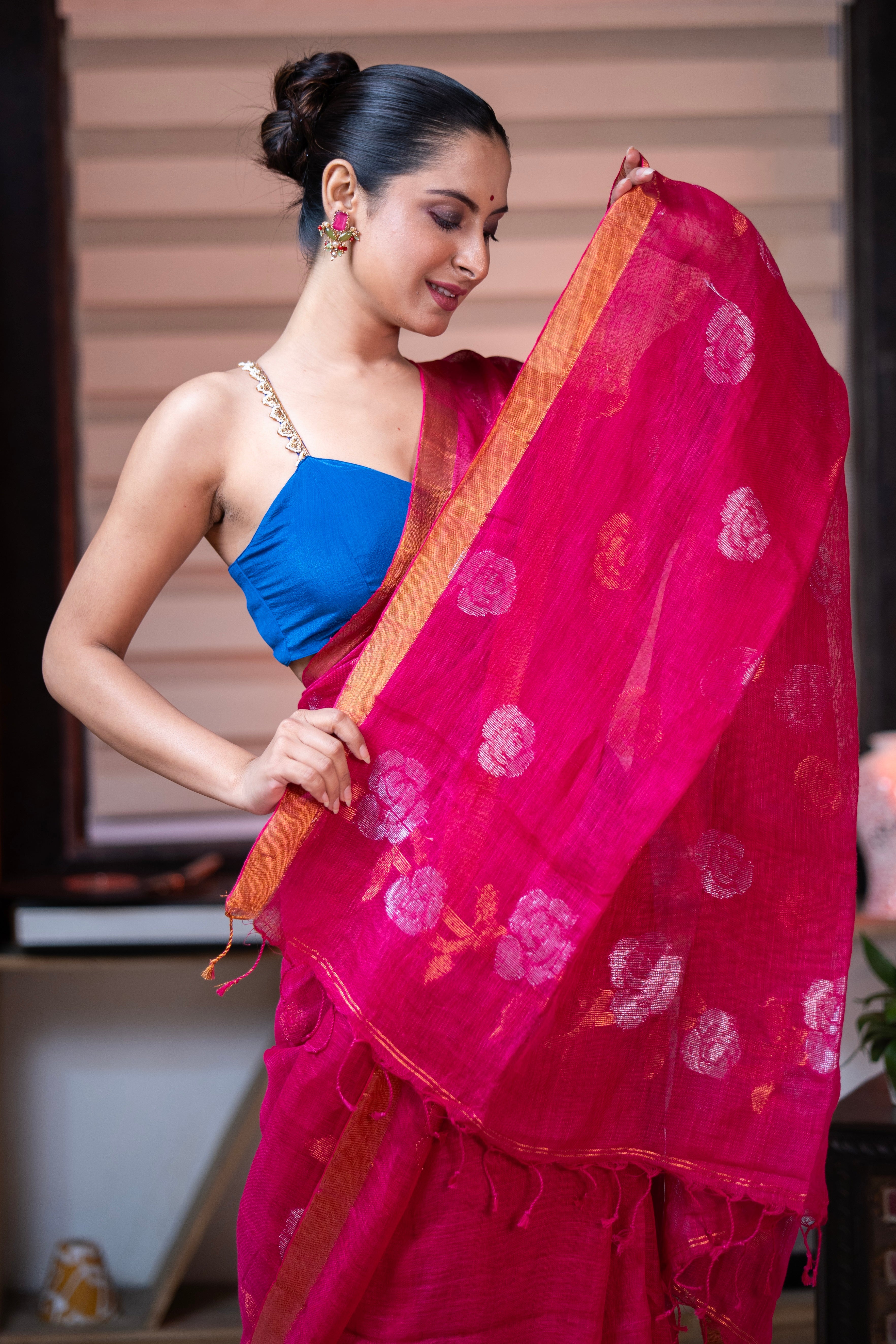 Rani Rose Linen Hand Woven Jamdani Saree