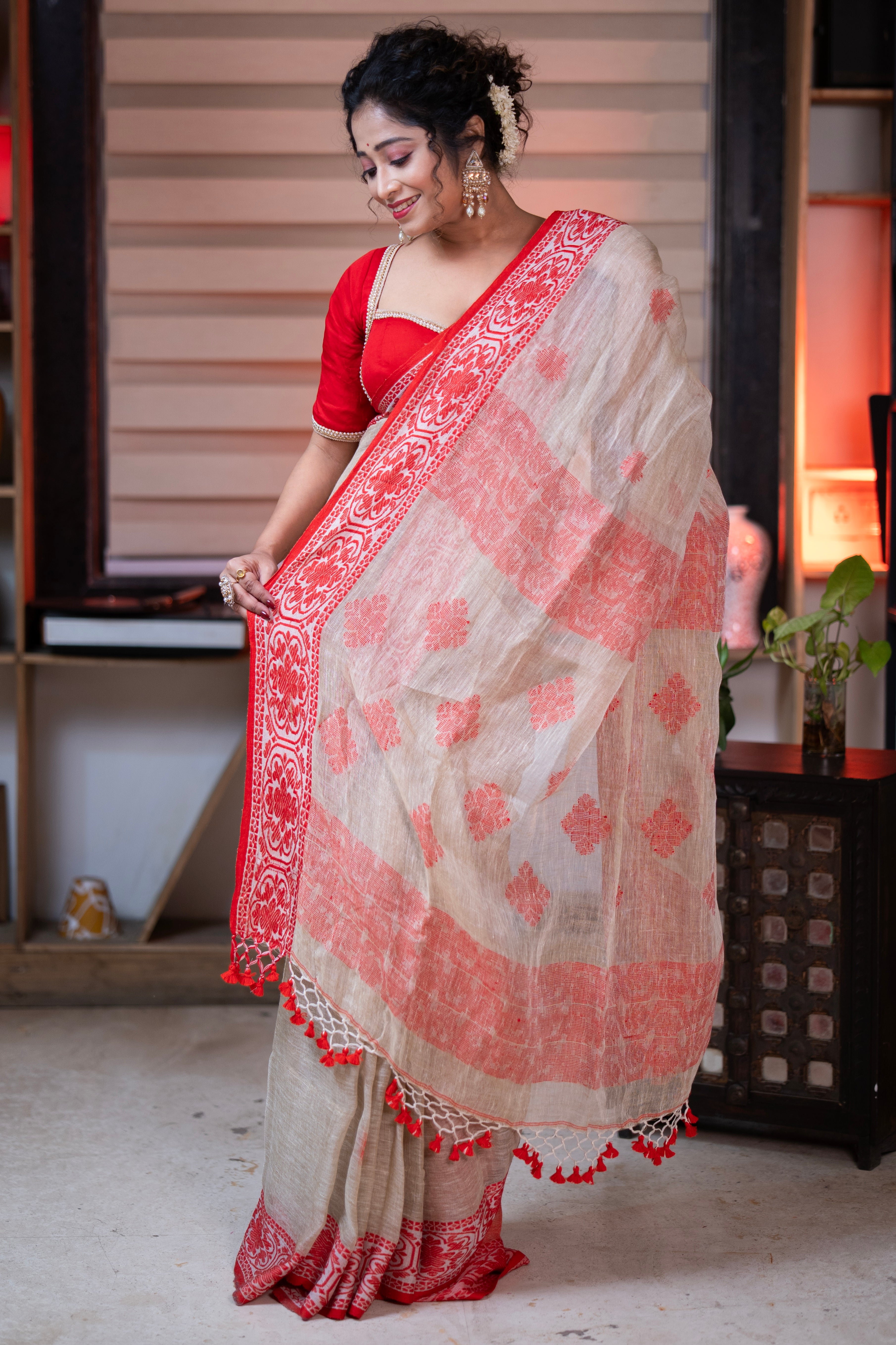 Beigh & Red Linen Hand Woven Jamdani Saree