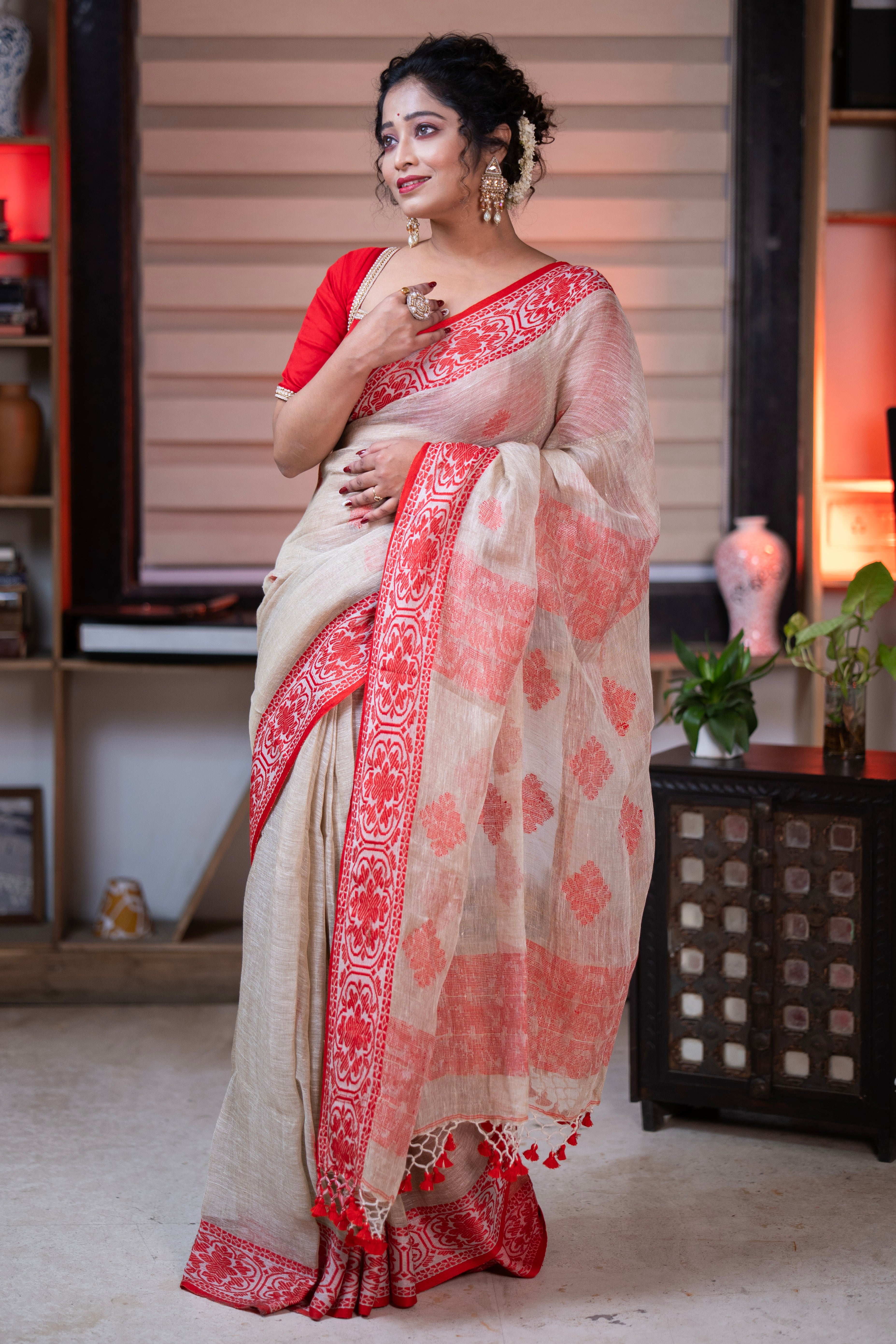 Beigh & Red Linen Hand Woven Jamdani Saree