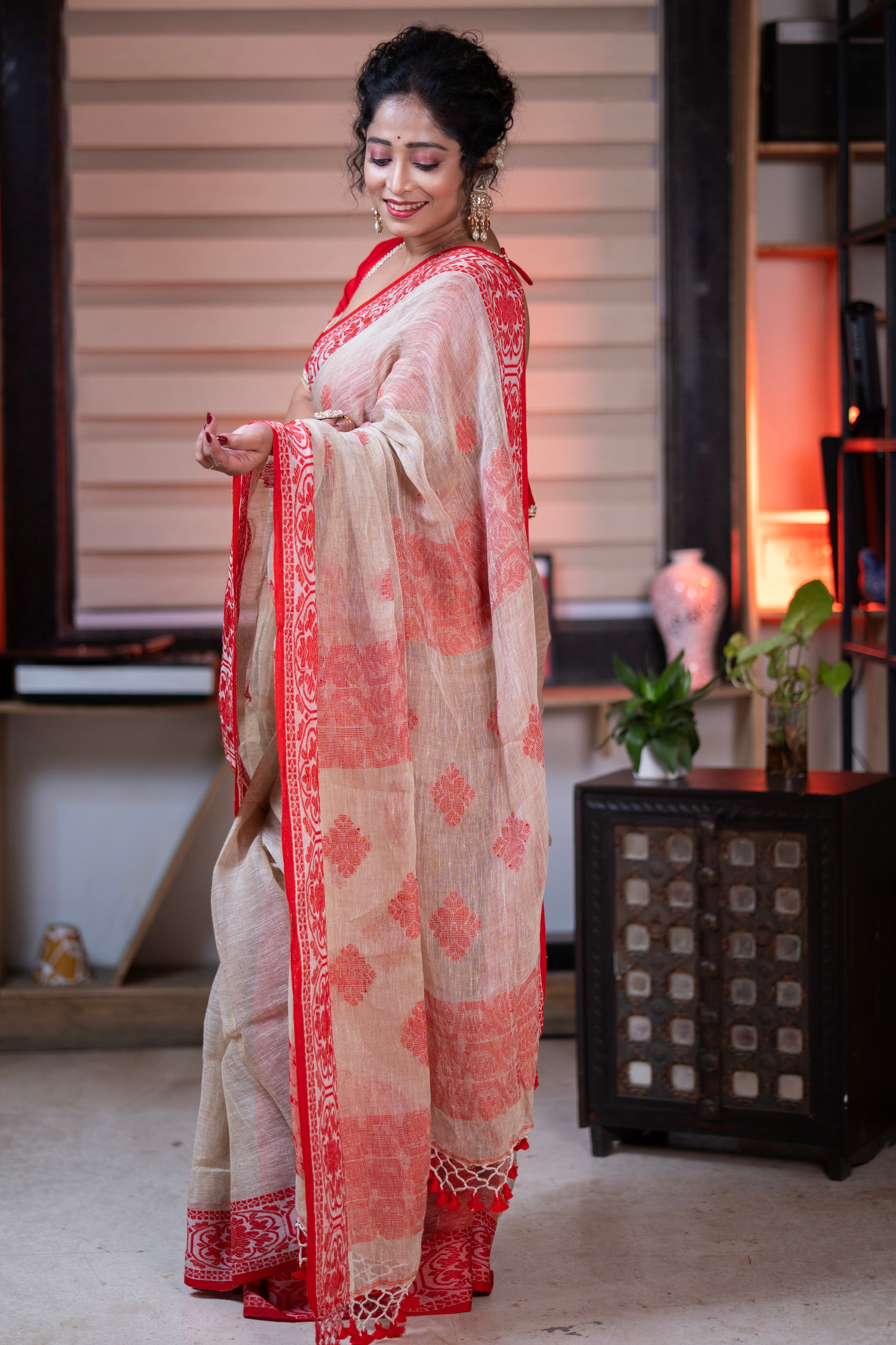 Beigh & Red Linen Hand Woven Jamdani Saree