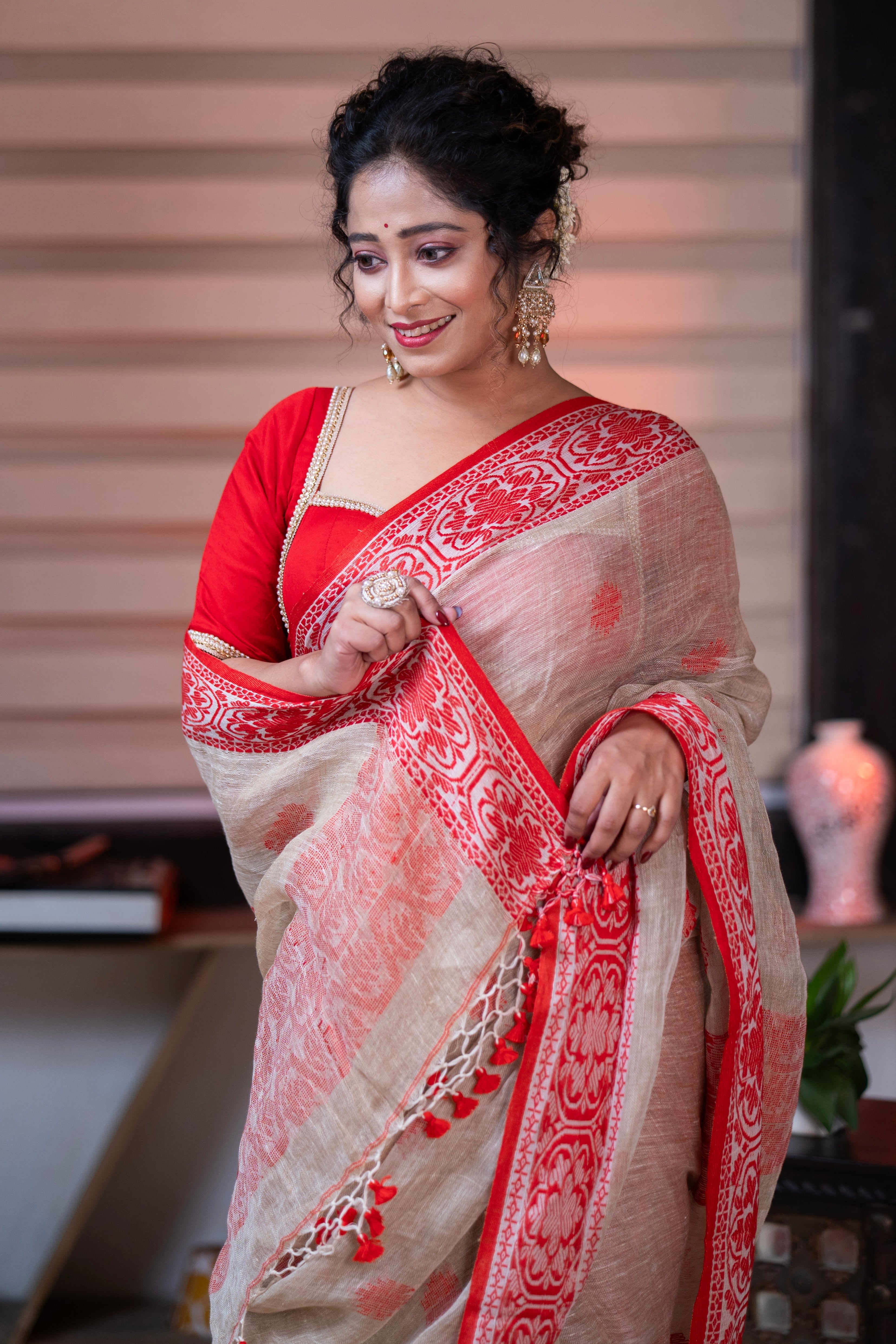 Beigh & Red Linen Hand Woven Jamdani Saree