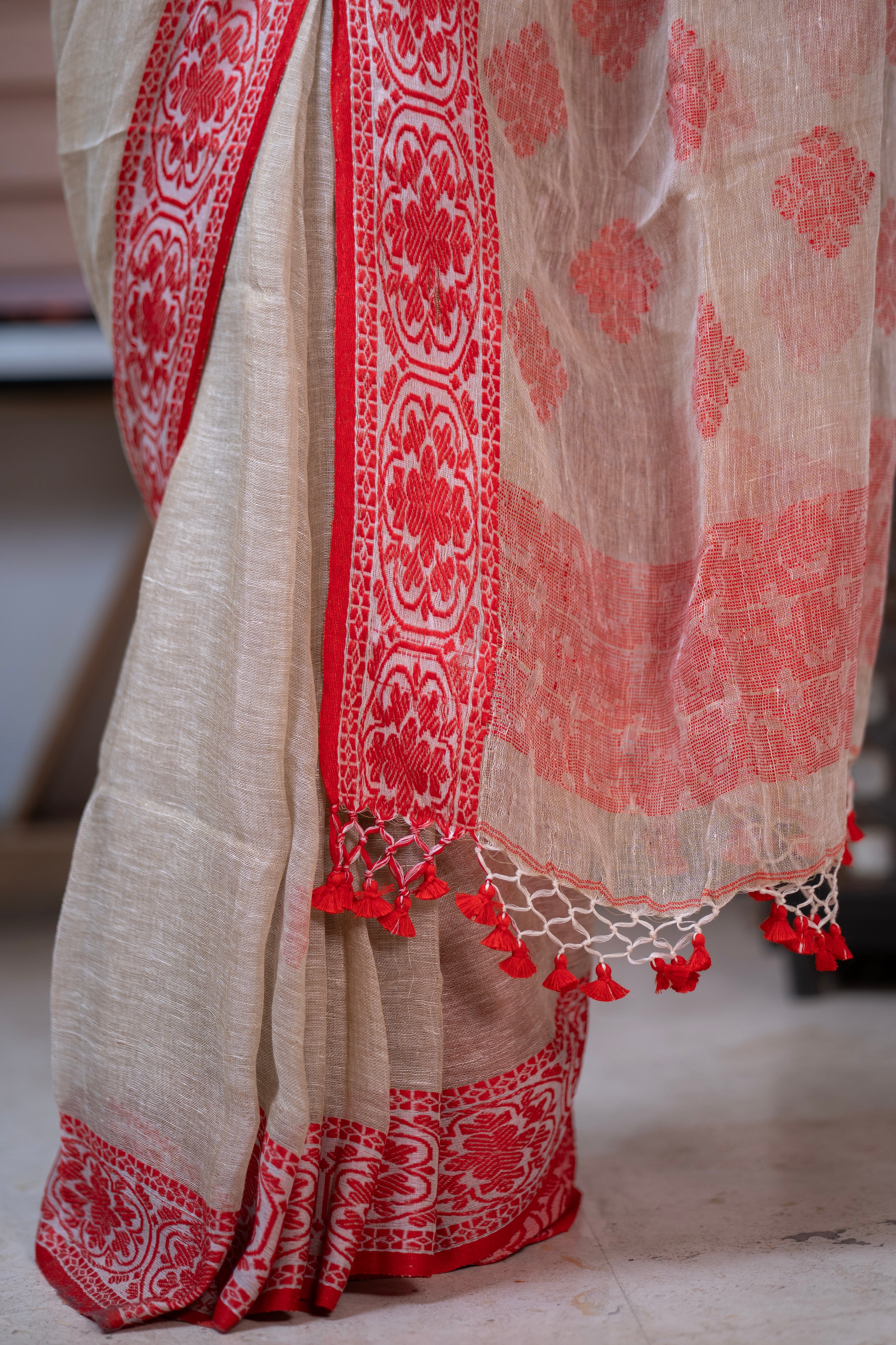 Beigh & Red Linen Hand Woven Jamdani Saree