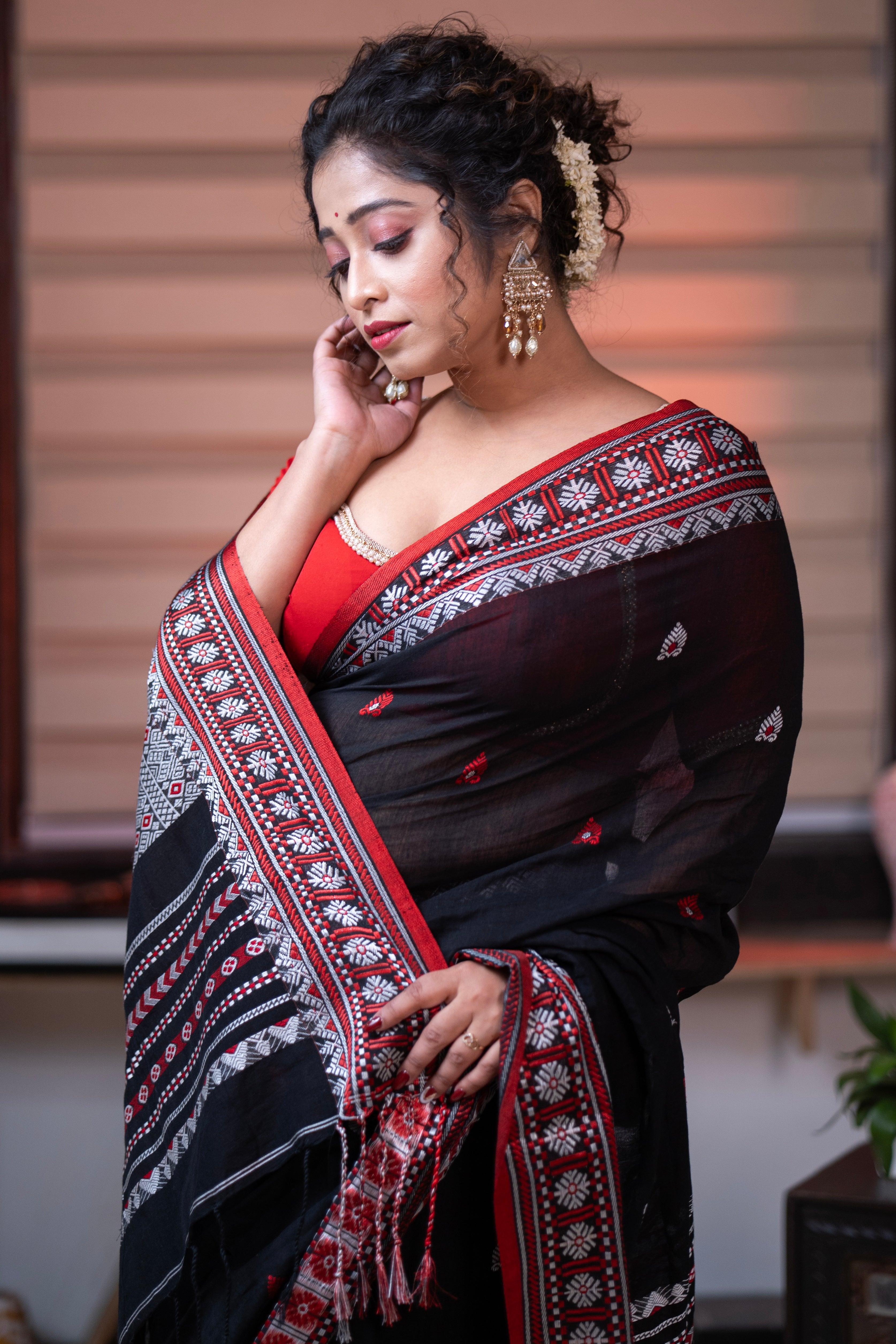 Pure Masrise Cotton Hand Weaving Buti Saree-Black