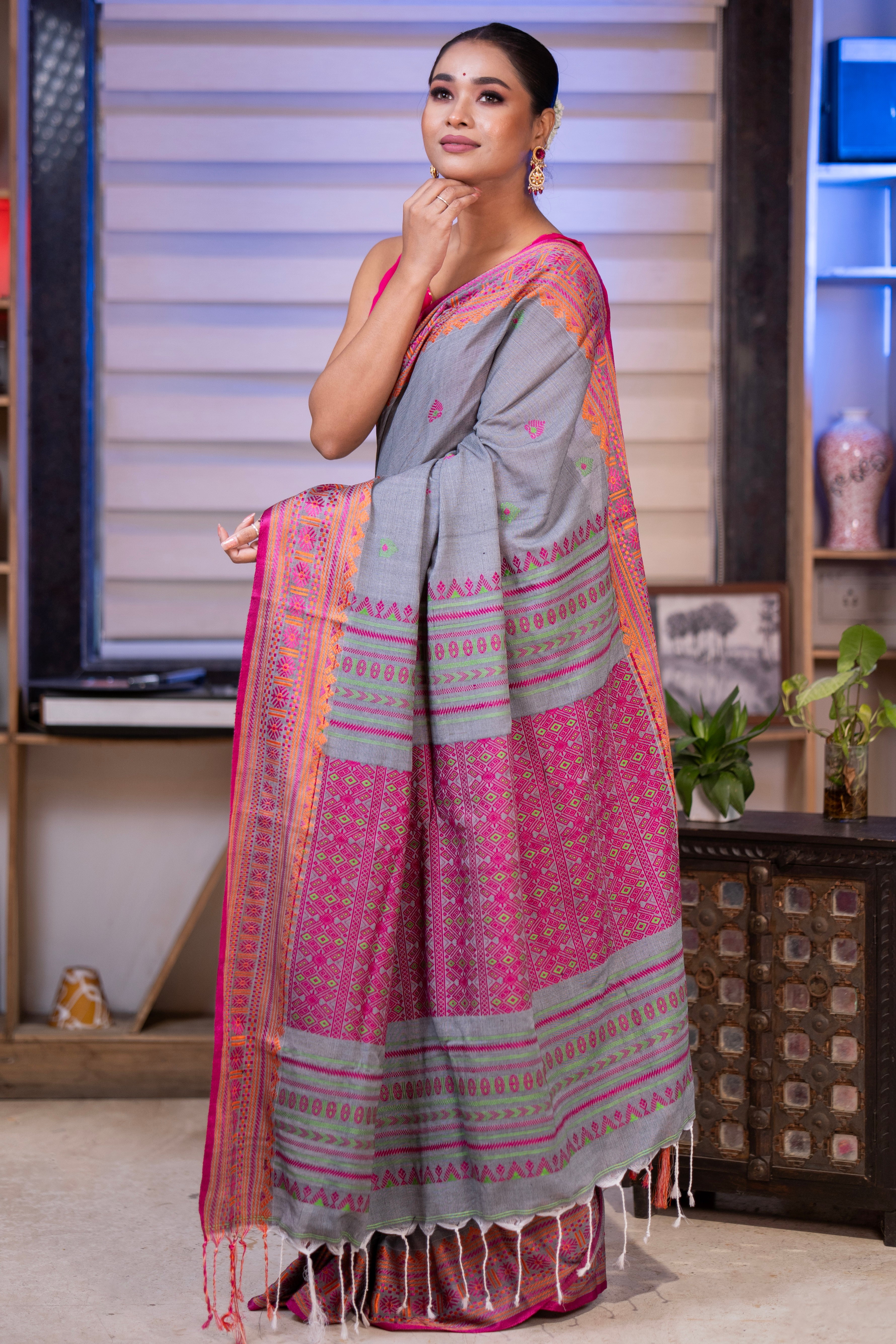 Pure Masrise Cotton Hand Weaving Buti saree-Grey