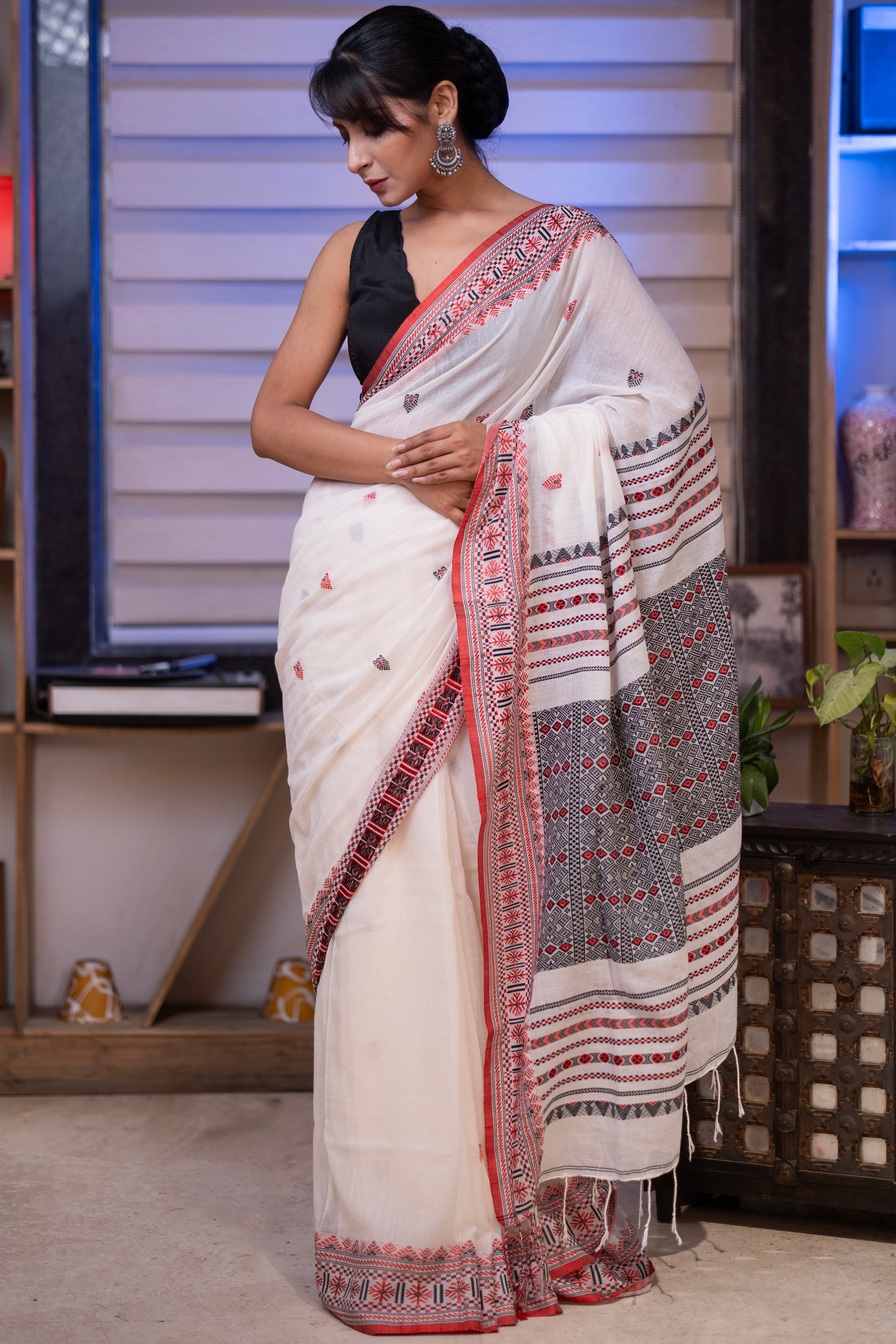 Pure Masrise Cotton Hand Weaving Buti Saree-White