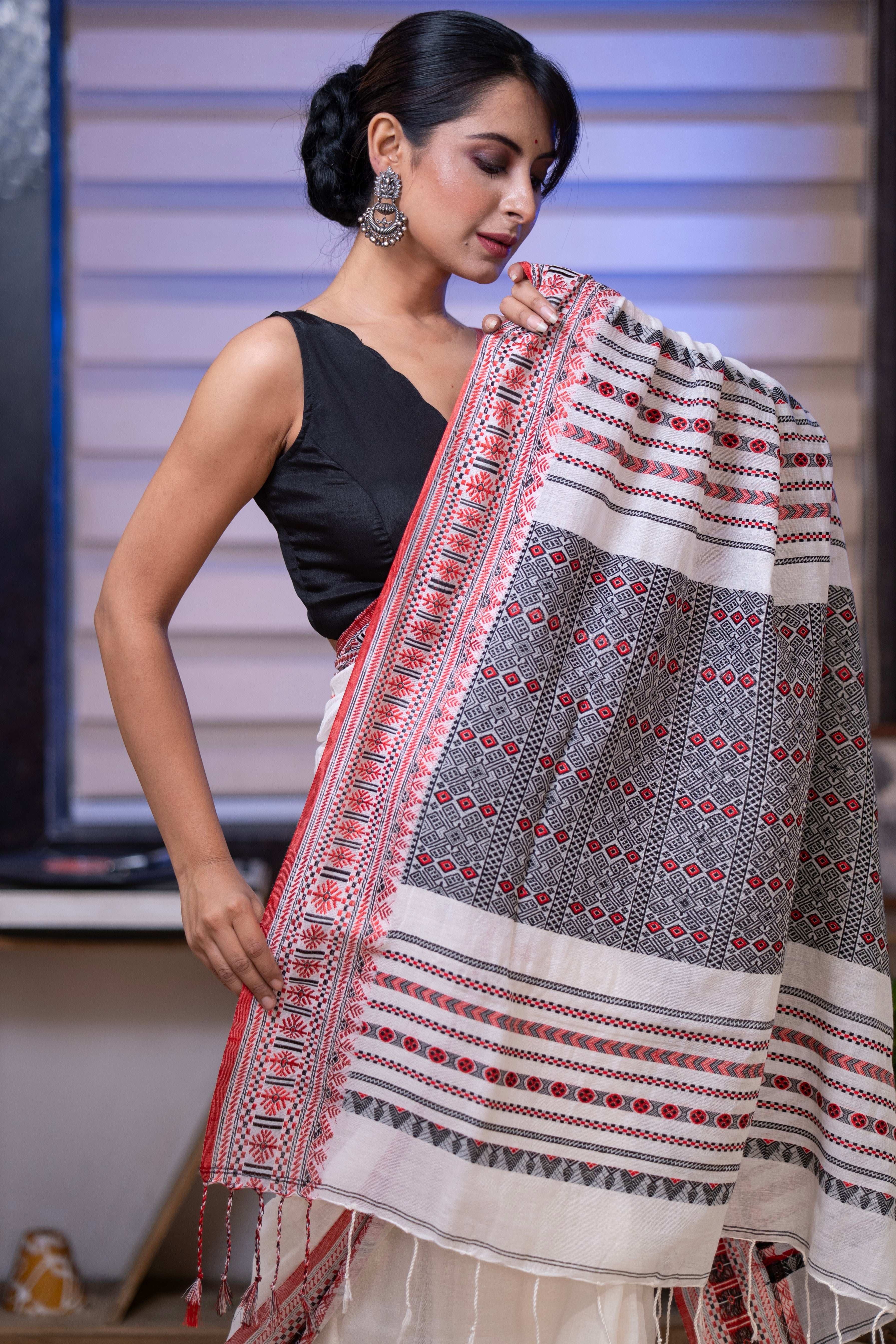 Pure Masrise Cotton Hand Weaving Buti Saree-White