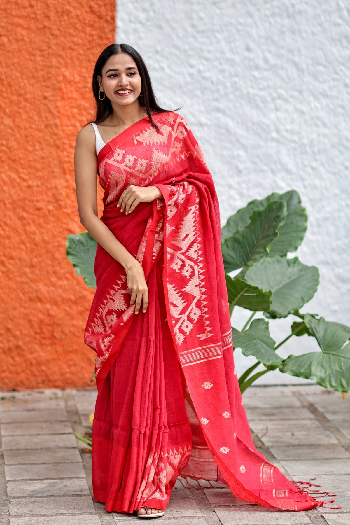Red Karaat Handwoven linen Saree with black piece