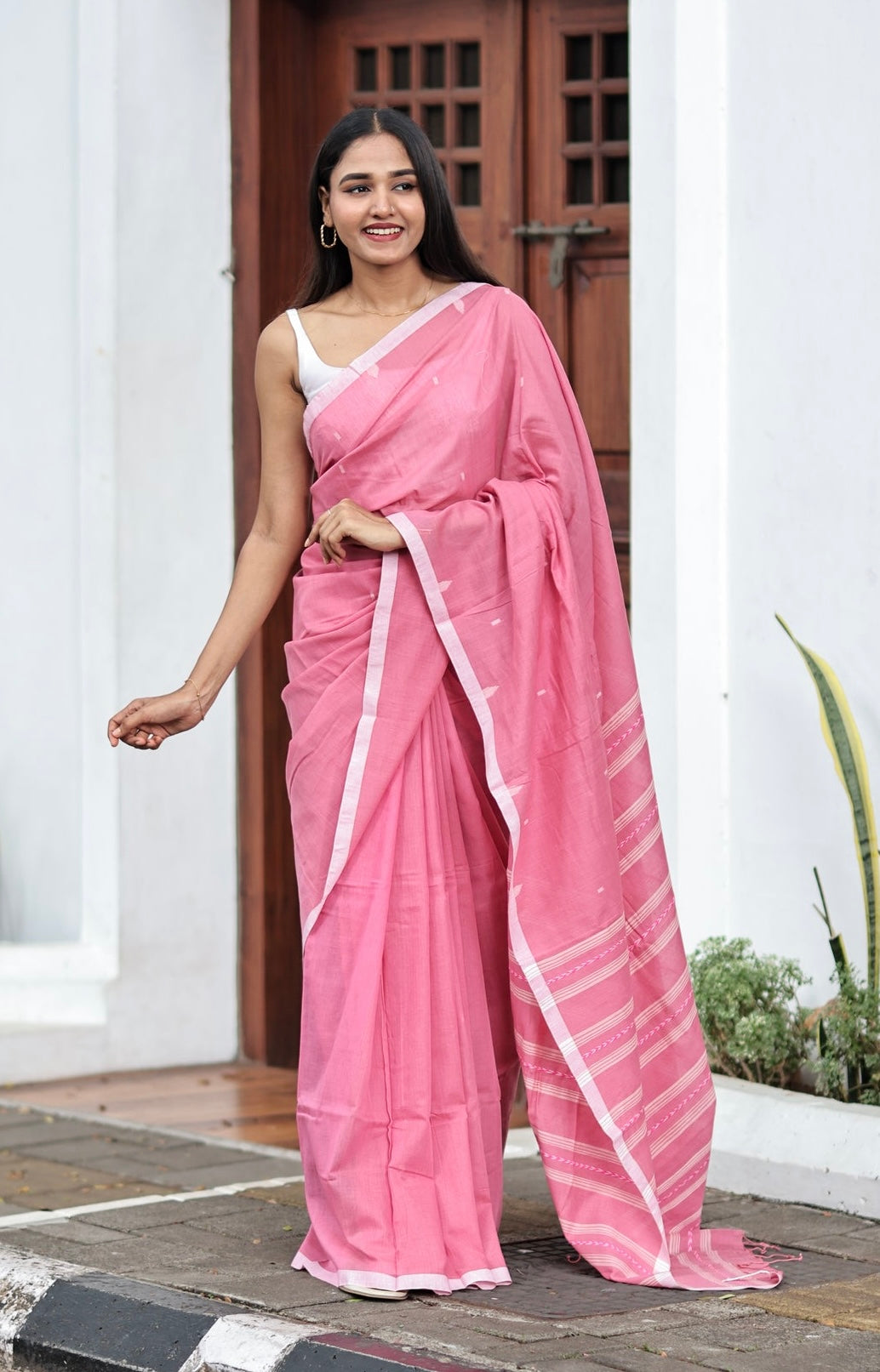 Hand Weaving Mulmul Cotton Saree- Pink & White