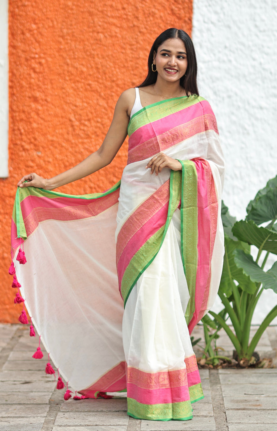 Off white jari border mulmu cotton saree with blouse piece