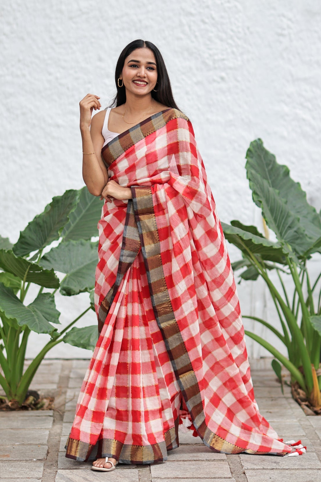 Red&White Box Check Mulmul Cotton Saree – Golden Zari