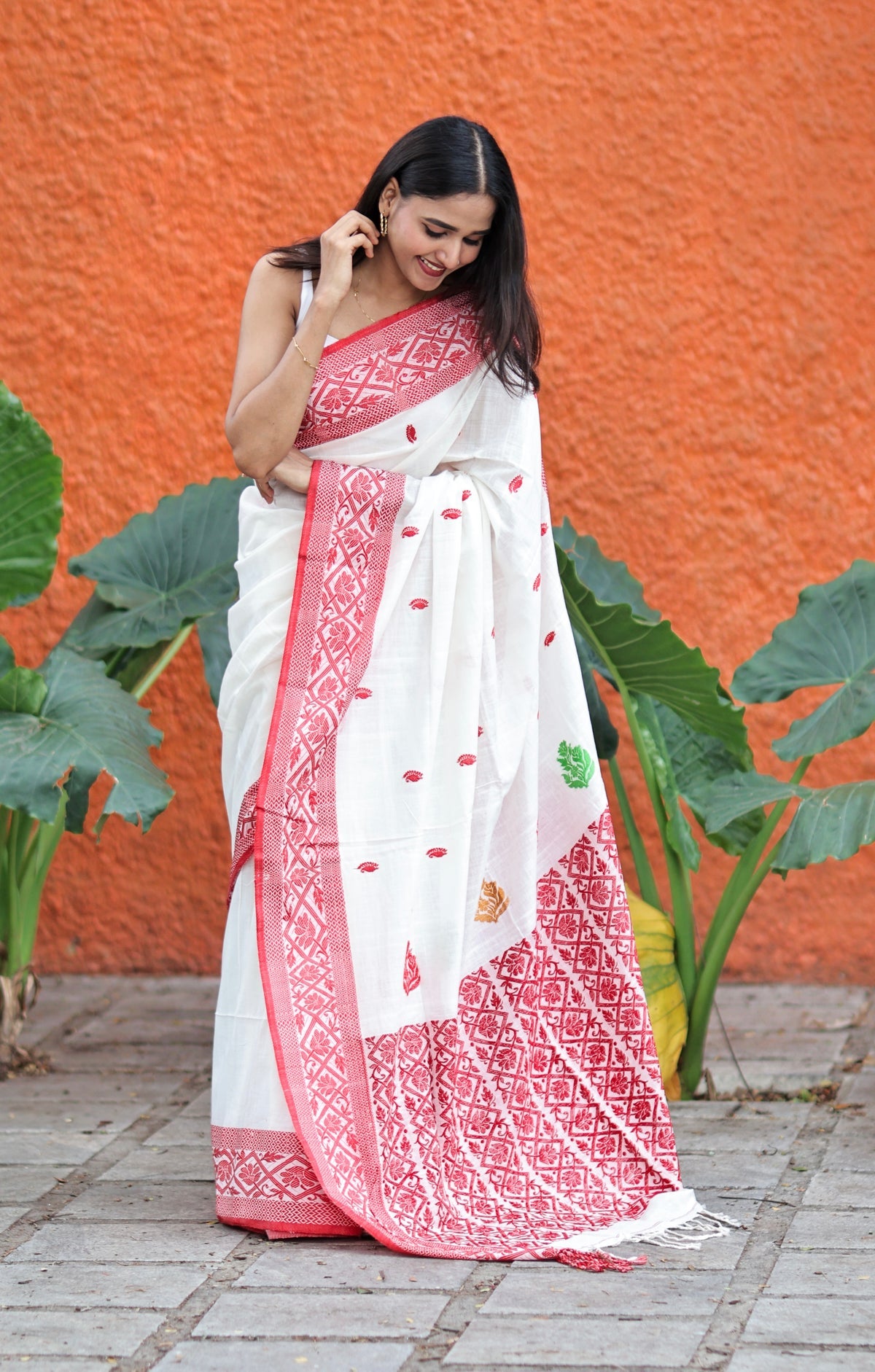 White & Red pure Mashrise Cotton handwoven saree with blouse piece