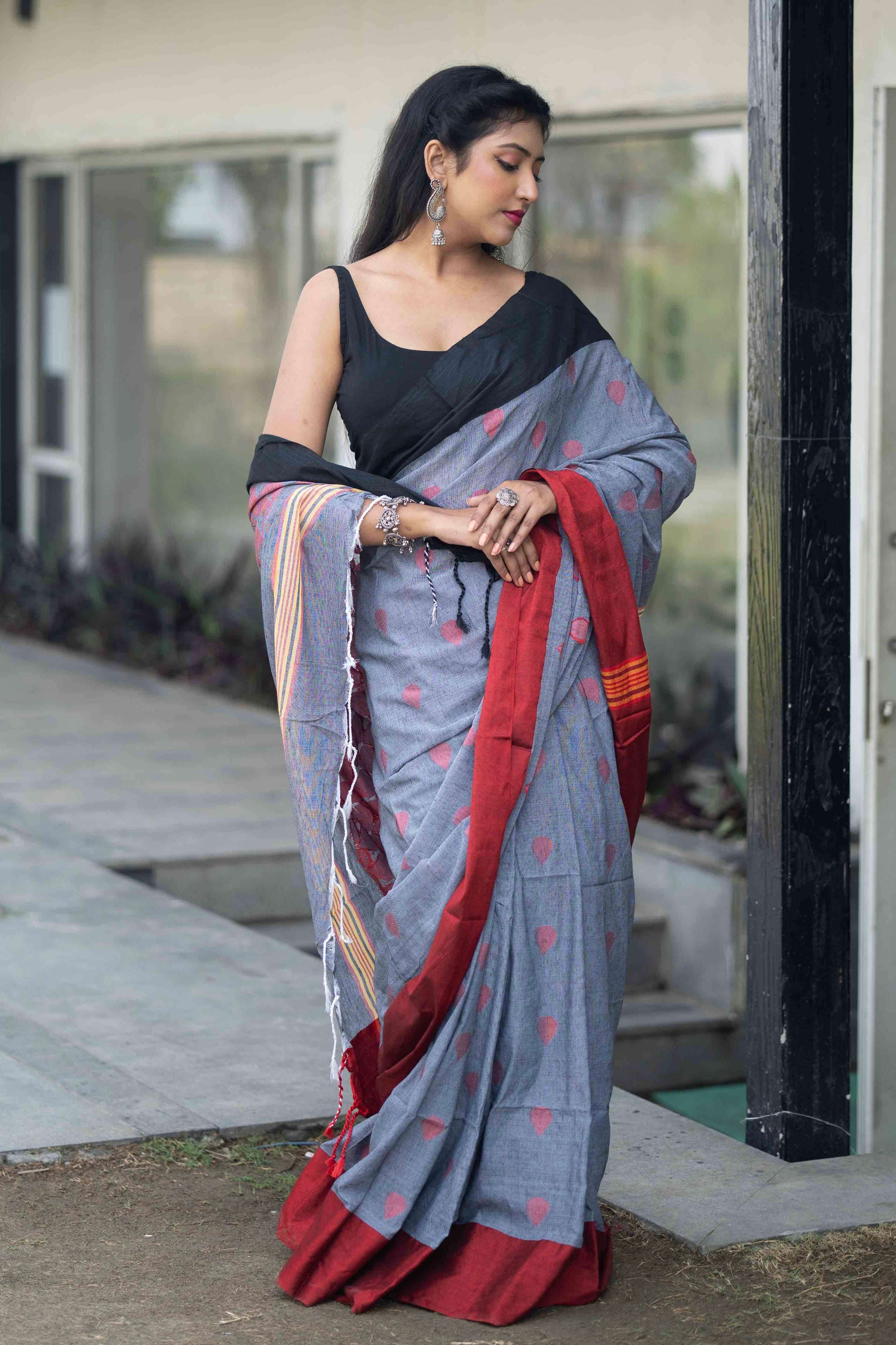 Grey Cotton handweaving saree with contrast blouse piece