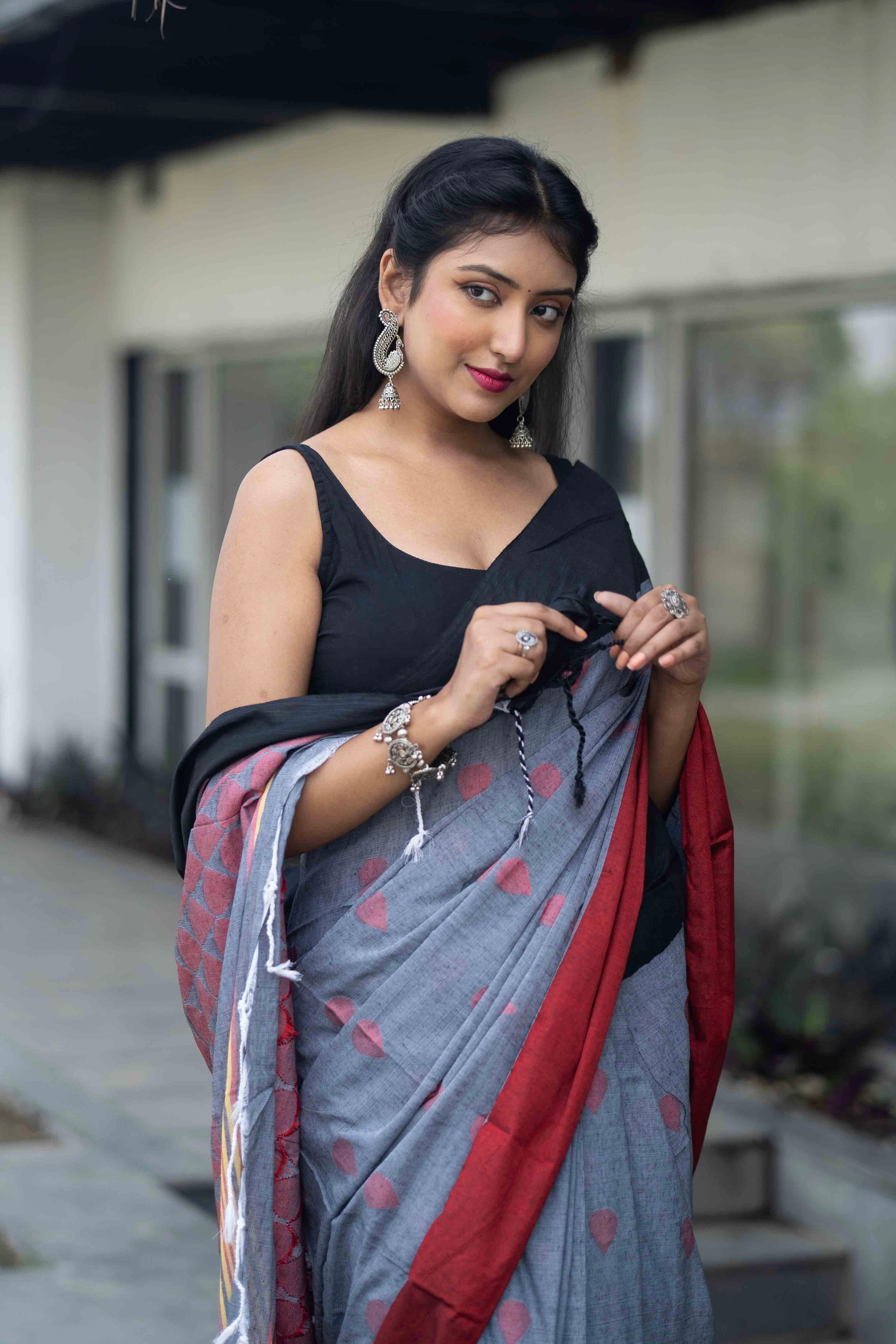 Grey Cotton handweaving saree with contrast blouse piece
