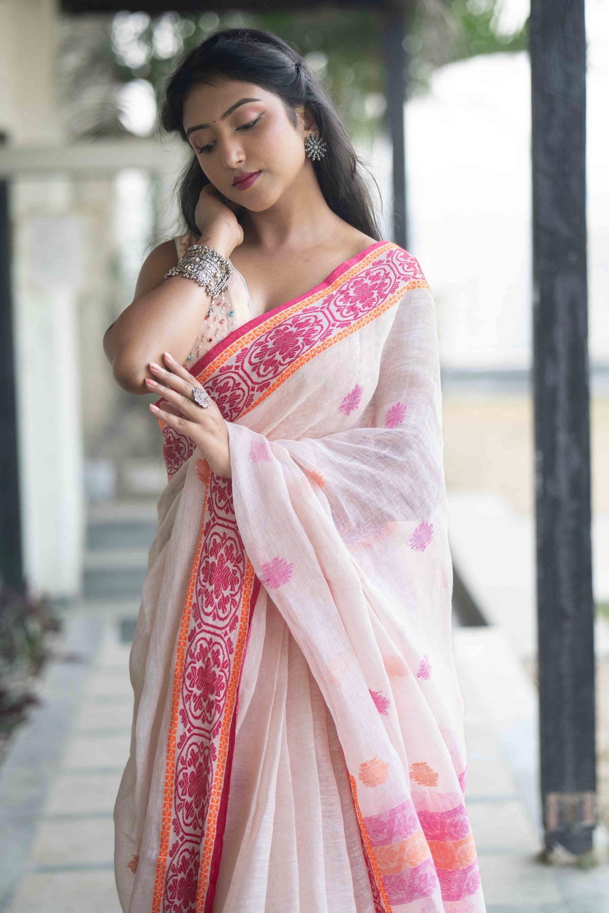 Champagne Linen Hand Woven Jamdani Saree with blouse piece