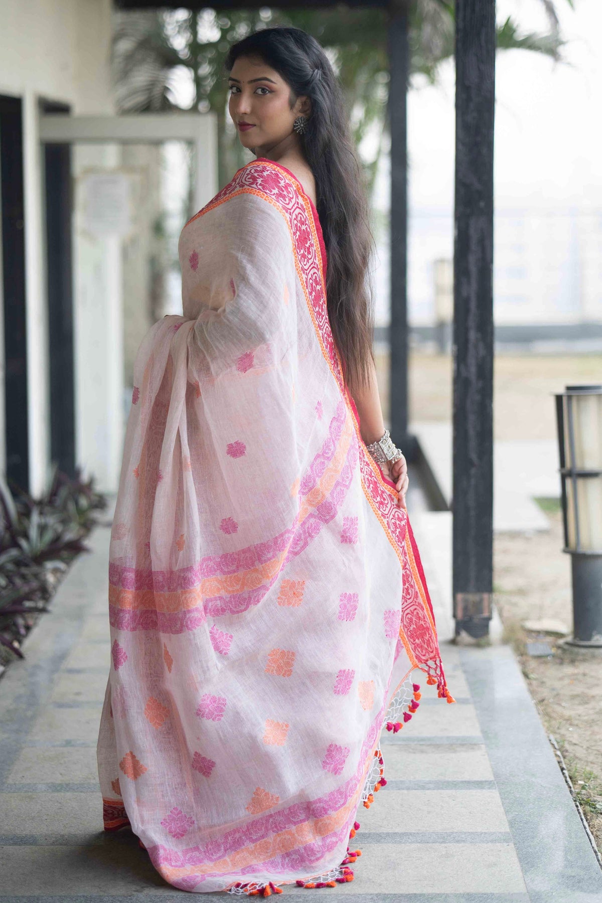 Champagne Linen Hand Woven Jamdani Saree with blouse piece