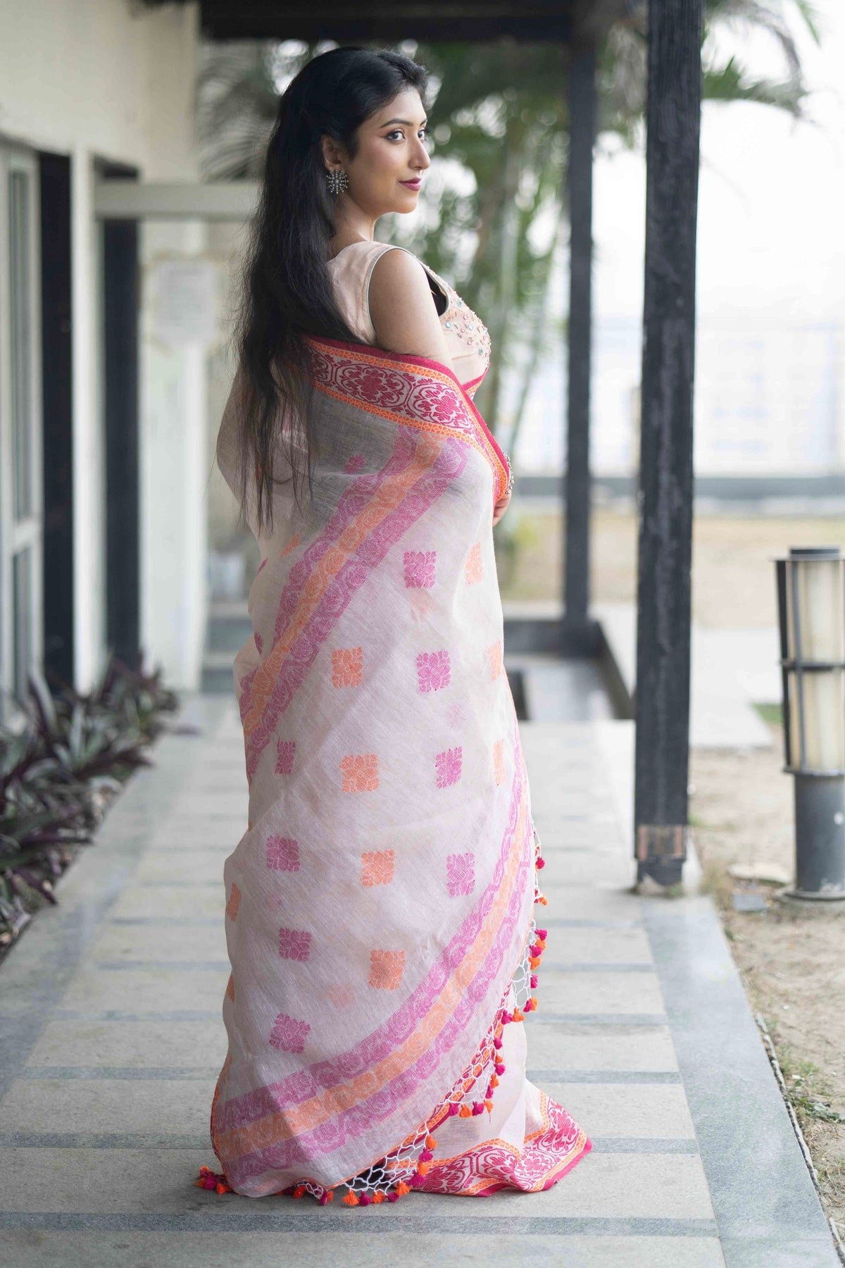 Champagne Linen Hand Woven Jamdani Saree with blouse piece