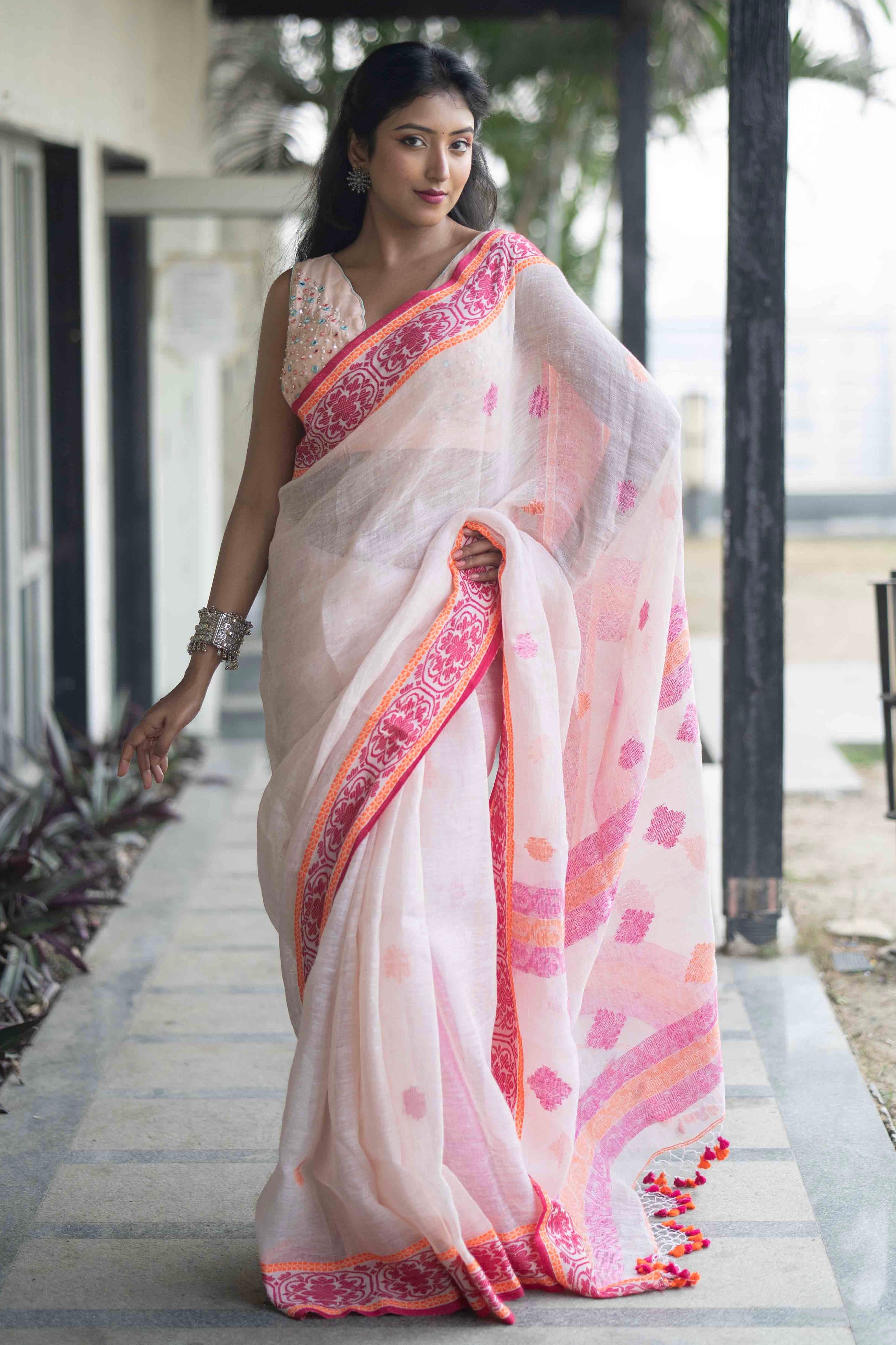 Champagne Linen Hand Woven Jamdani Saree with blouse piece