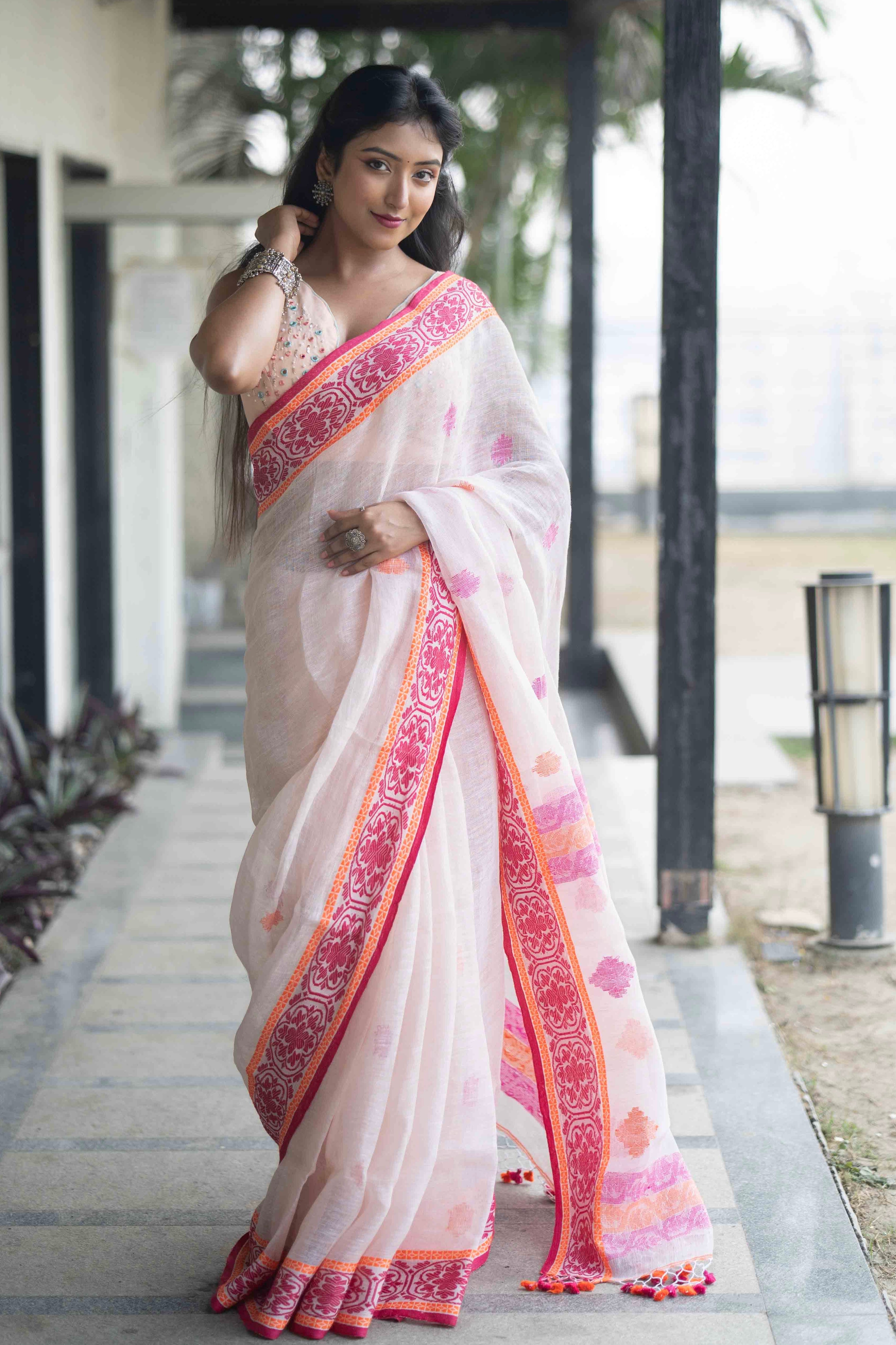 Champagne Linen Hand Woven Jamdani Saree with blouse piece