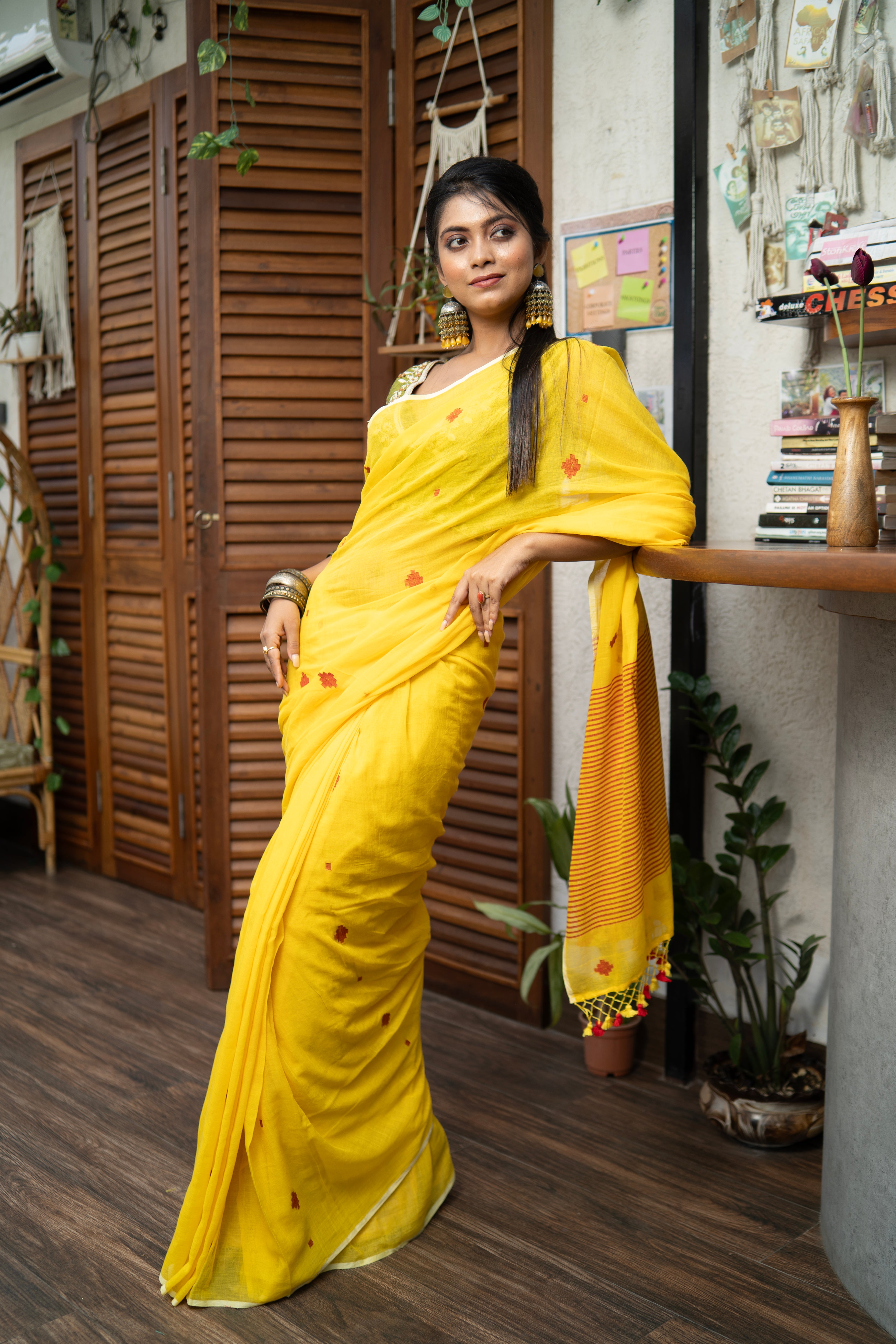 Yellow Hand Weaving Mul Mul Cotton Saree without blouse piece